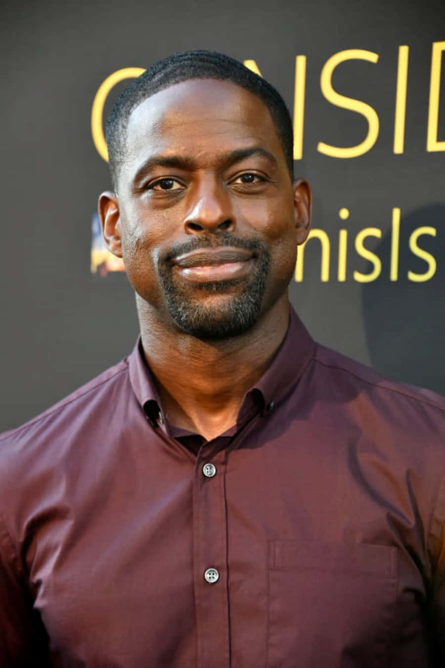 Sterling K Brown, maroon button-up shirt, gold text, HD Phone Wallpaper