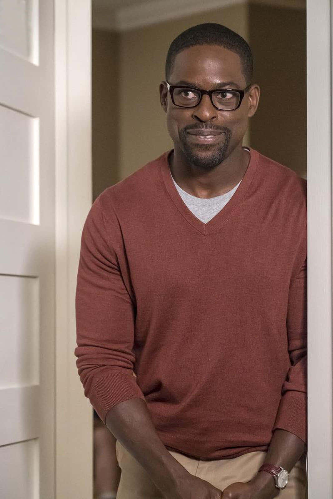 Sterling K. Brown, rust-colored sweater, white doorway, HD Phone Wallpaper