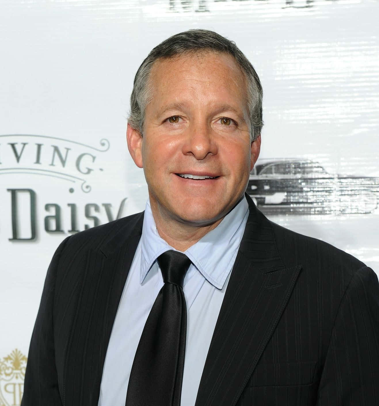 Steve Guttenberg, pinstripe suit, black tie, HD Phone Wallpaper