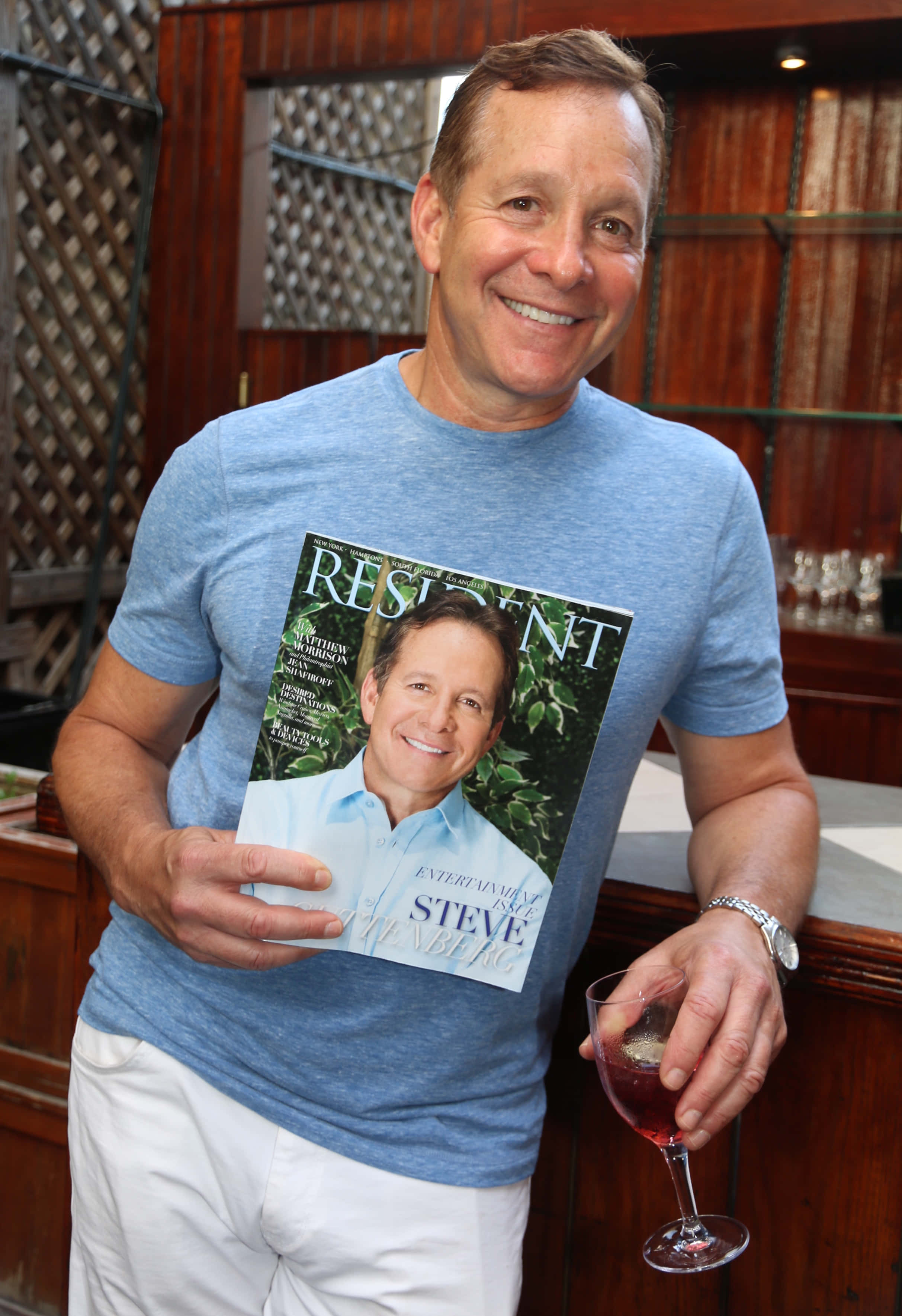 Steve Guttenberg, blue t-shirt, magazine, 2K Phone Wallpaper
