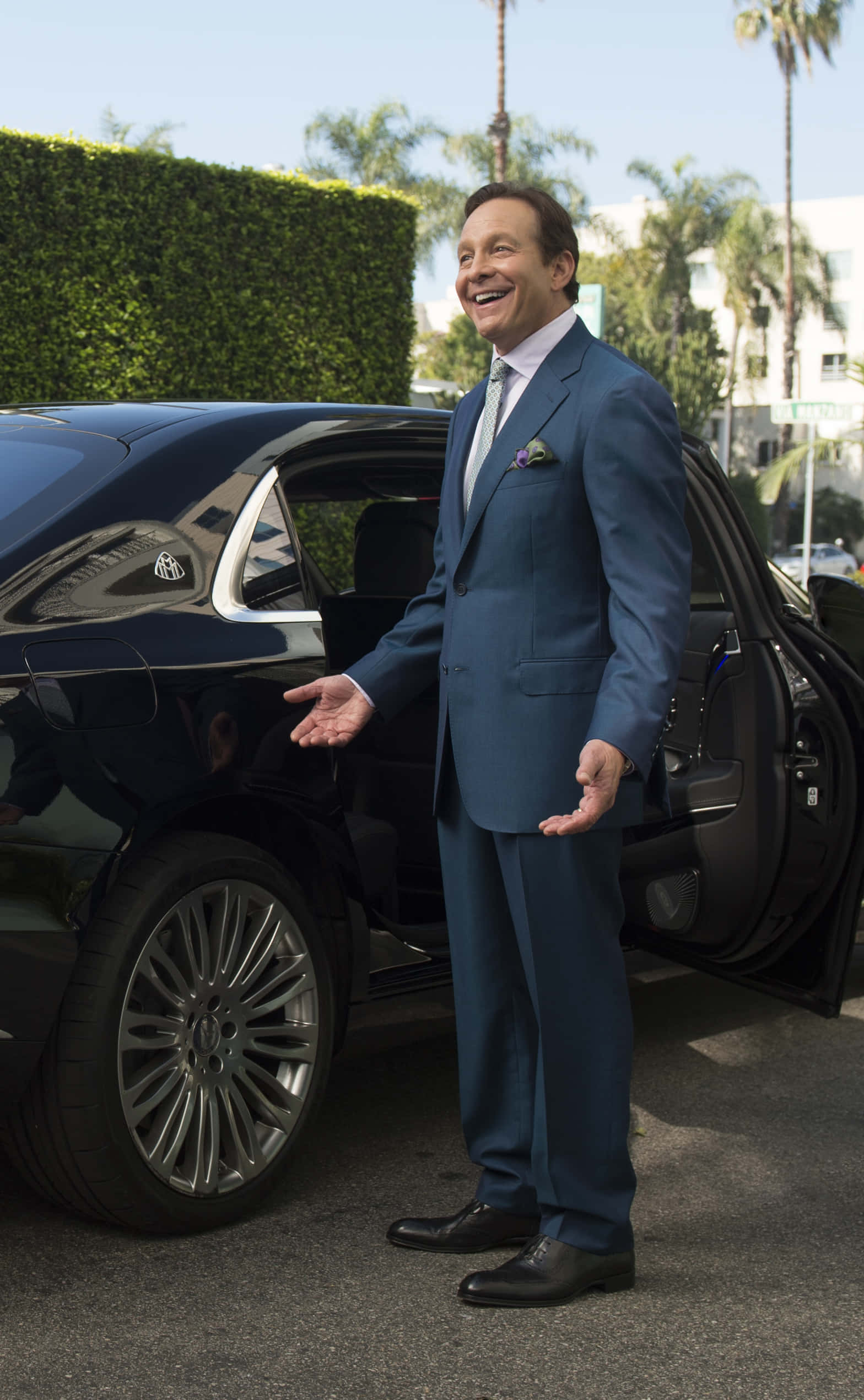 Steve Guttenberg, blue suit, open black luxury car, Full HD Phone Wallpaper