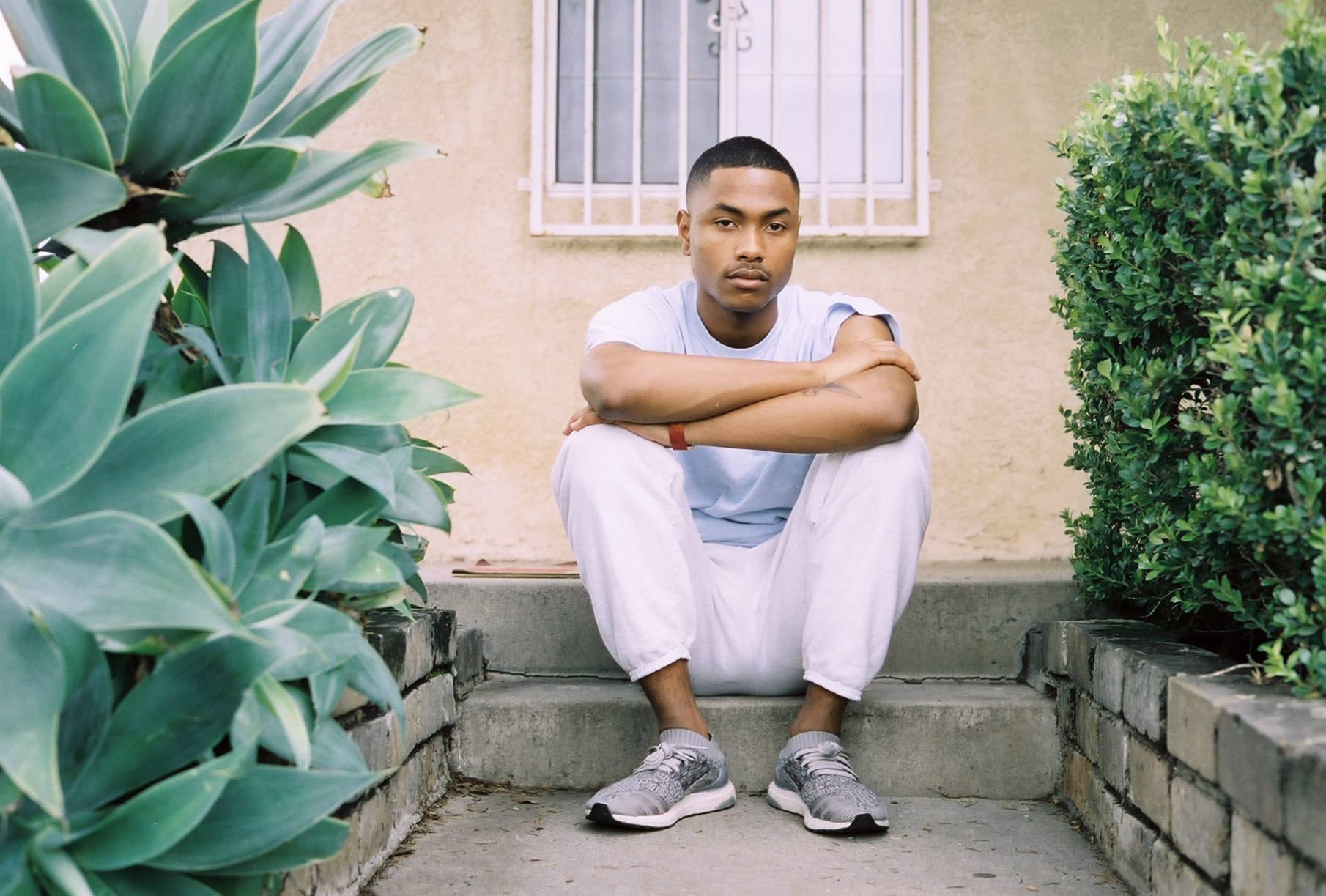 Steve Lacy, all white outfit, concrete steps, HD Desktop Wallpaper