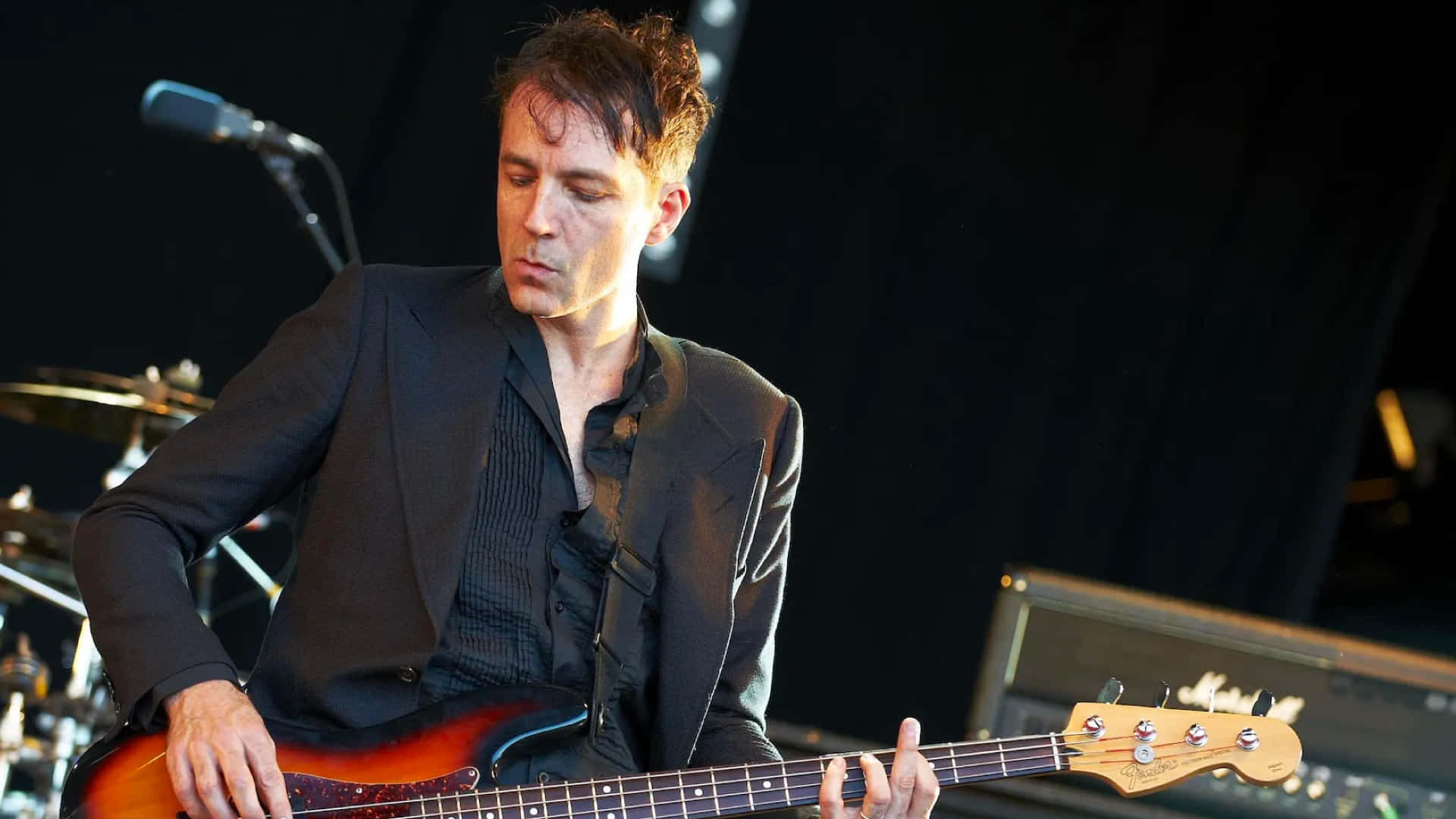 Steve Mackey, black suit, sunburst bass guitar, Full HD Desktop Wallpaper