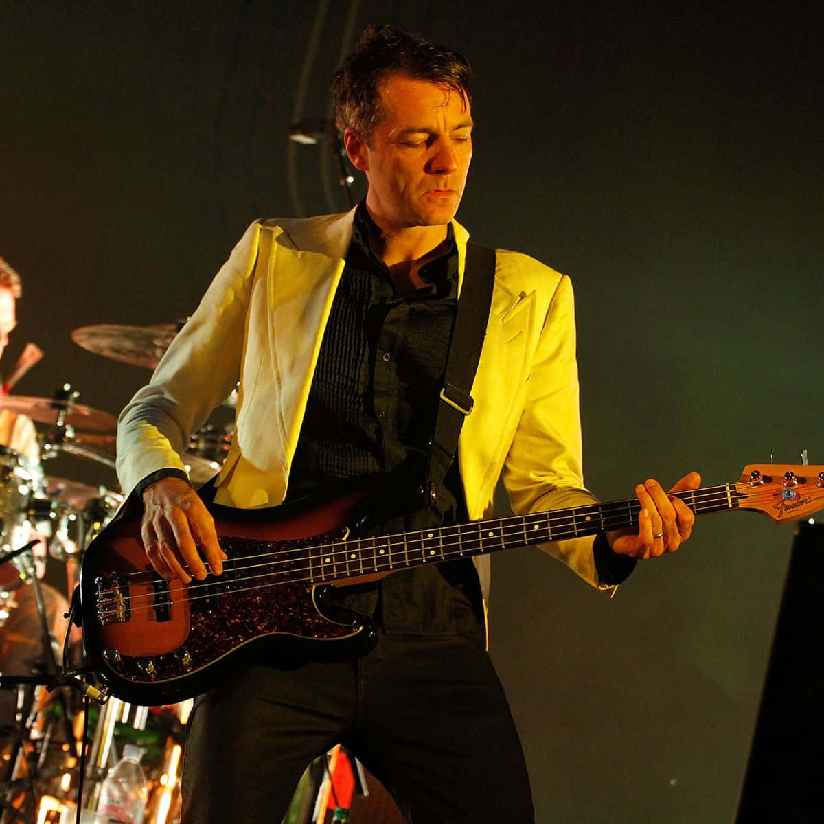 Steve Mackey, bright yellow jacket, bass guitar, SD Desktop Wallpaper