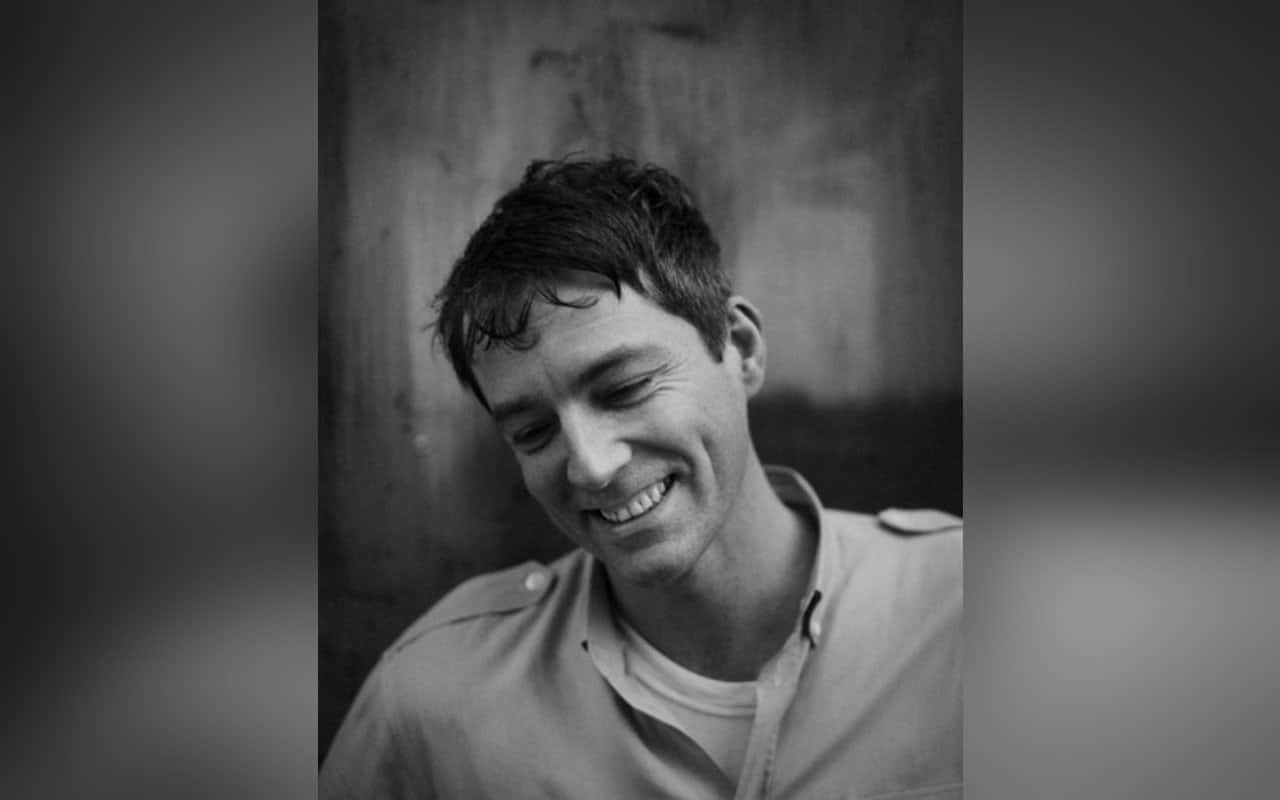 Steve Mackey, black and white portrait, smiling man, HD Desktop Wallpaper