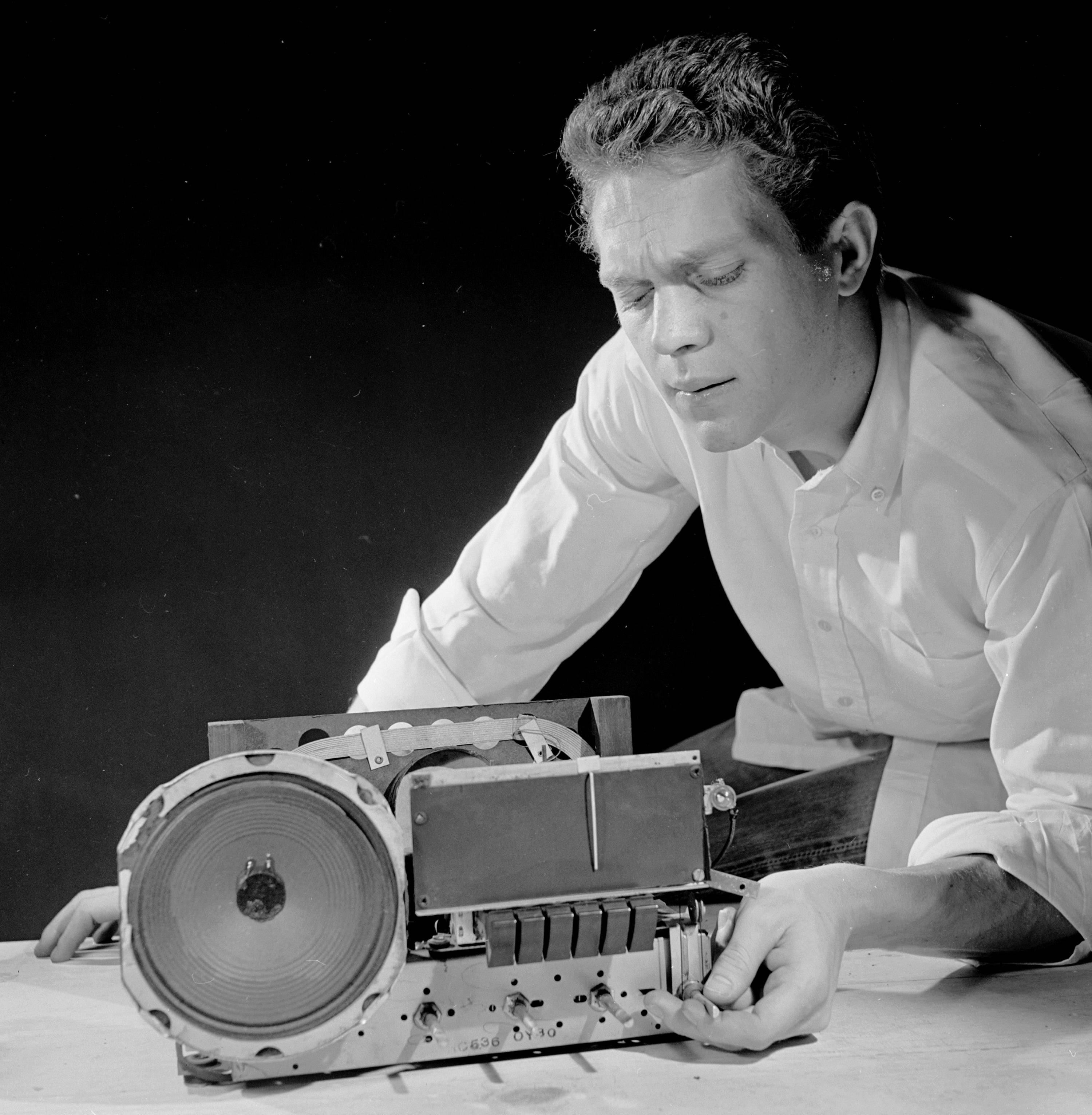 Steve McQueen, white shirt, vintage boombox, 2K Phone Wallpaper