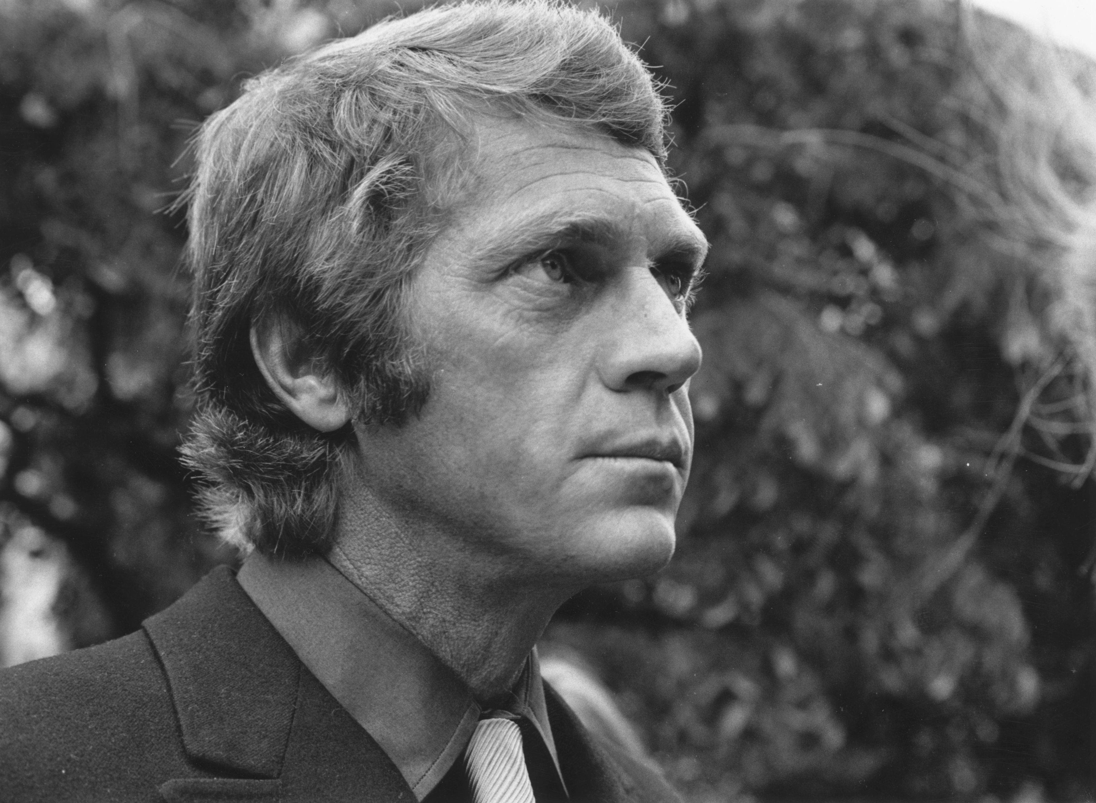 Steve McQueen, black and white portrait, tousled hair, 2K Desktop Wallpaper