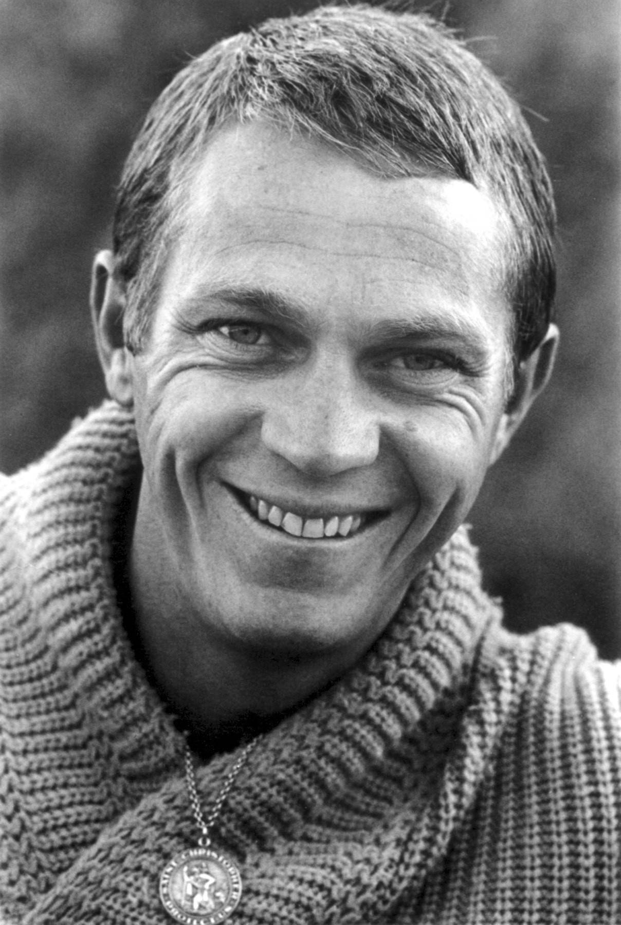 Steve McQueen, black and white portrait, textured knit sweater, HD Phone Wallpaper