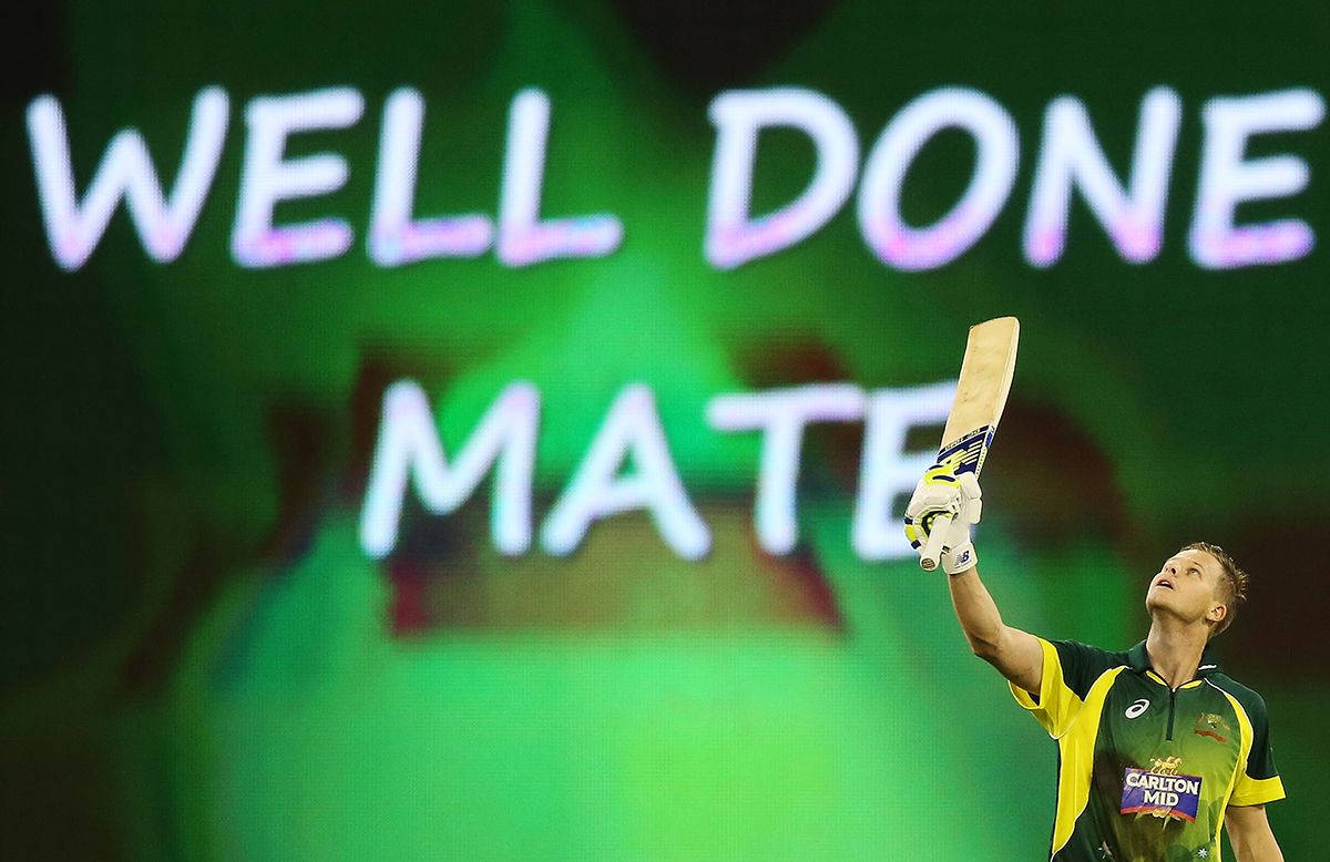 Steve Smith, green and yellow uniform, bat, SD Desktop Wallpaper
