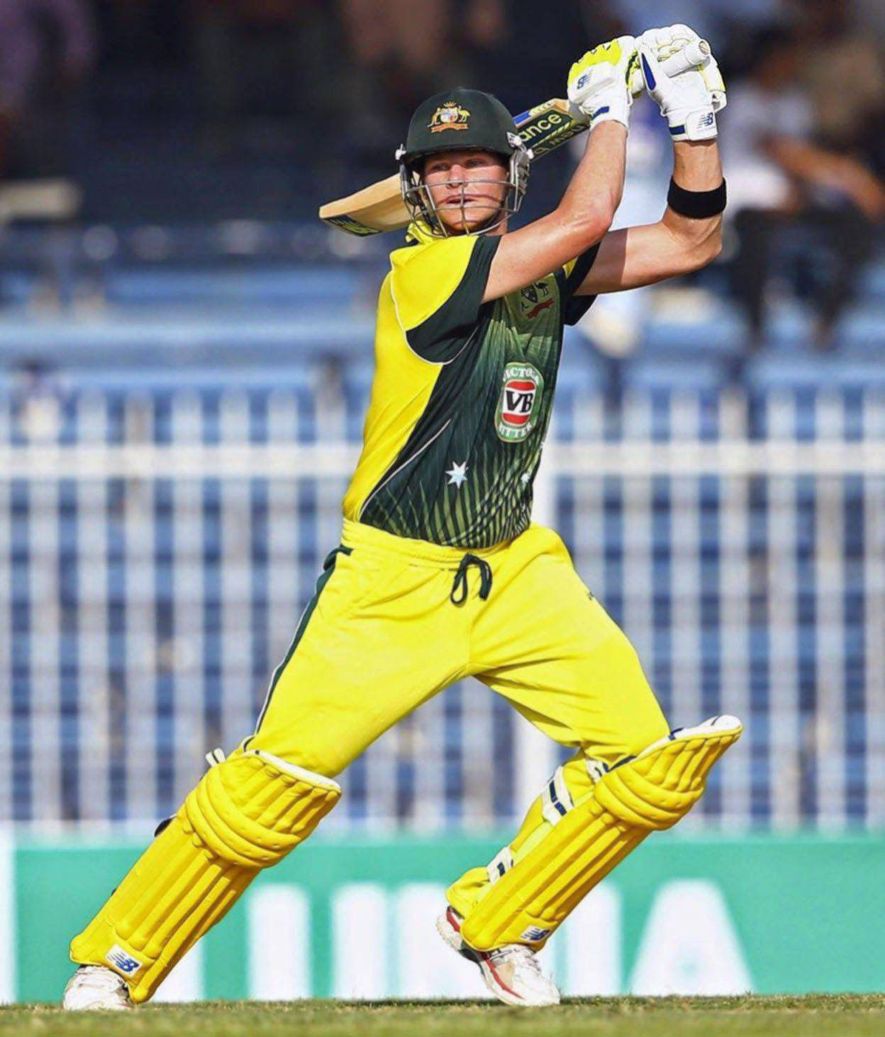 Steve Smith, Australian cricket player, yellow gear, HD Phone Wallpaper