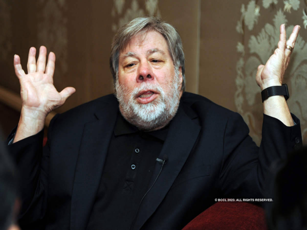 Steve Wozniak, gray beard, black suit, SD Desktop Wallpaper