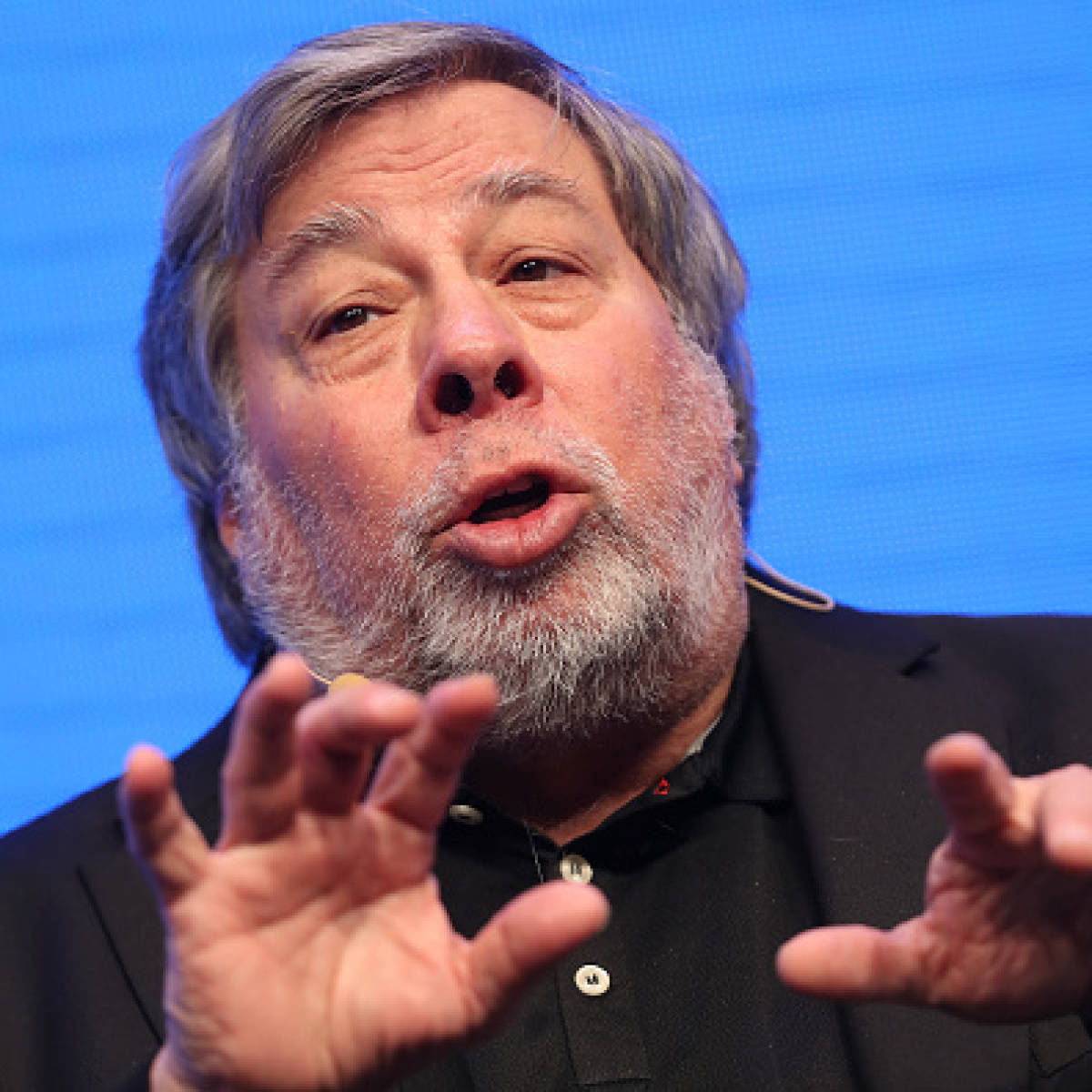 Steve Wozniak, blue screen background, gray hair, SD Desktop Wallpaper
