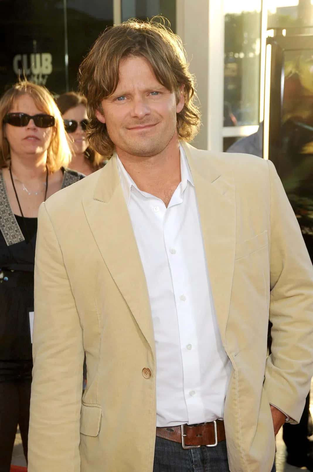 Steve Zahn, beige blazer, white shirt, HD Phone Wallpaper