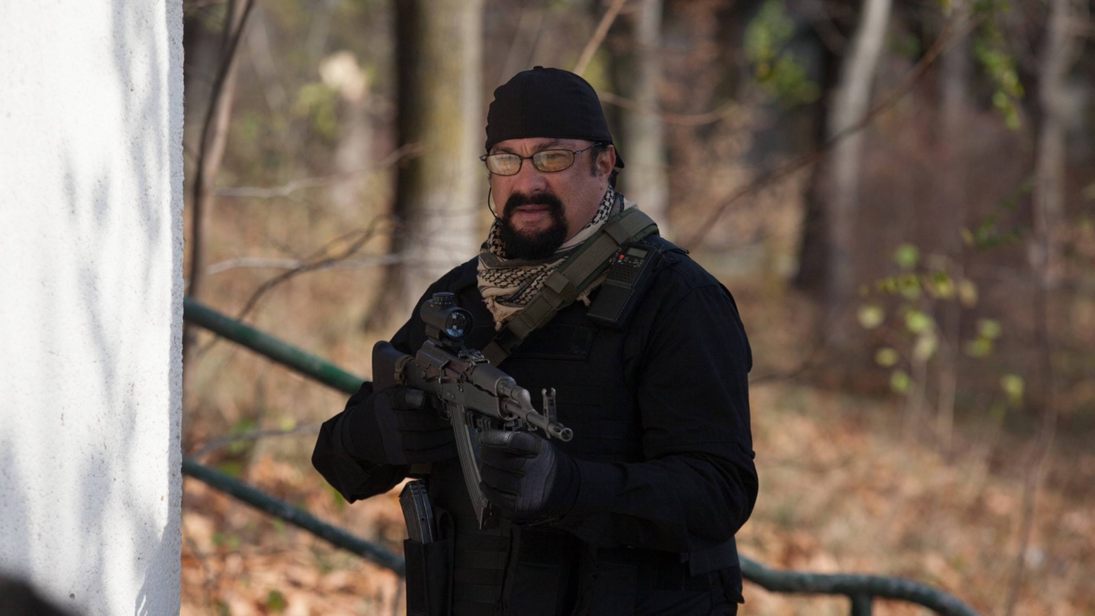 Steven Seagal, tactical gear, assault rifle, 4K Desktop Wallpaper