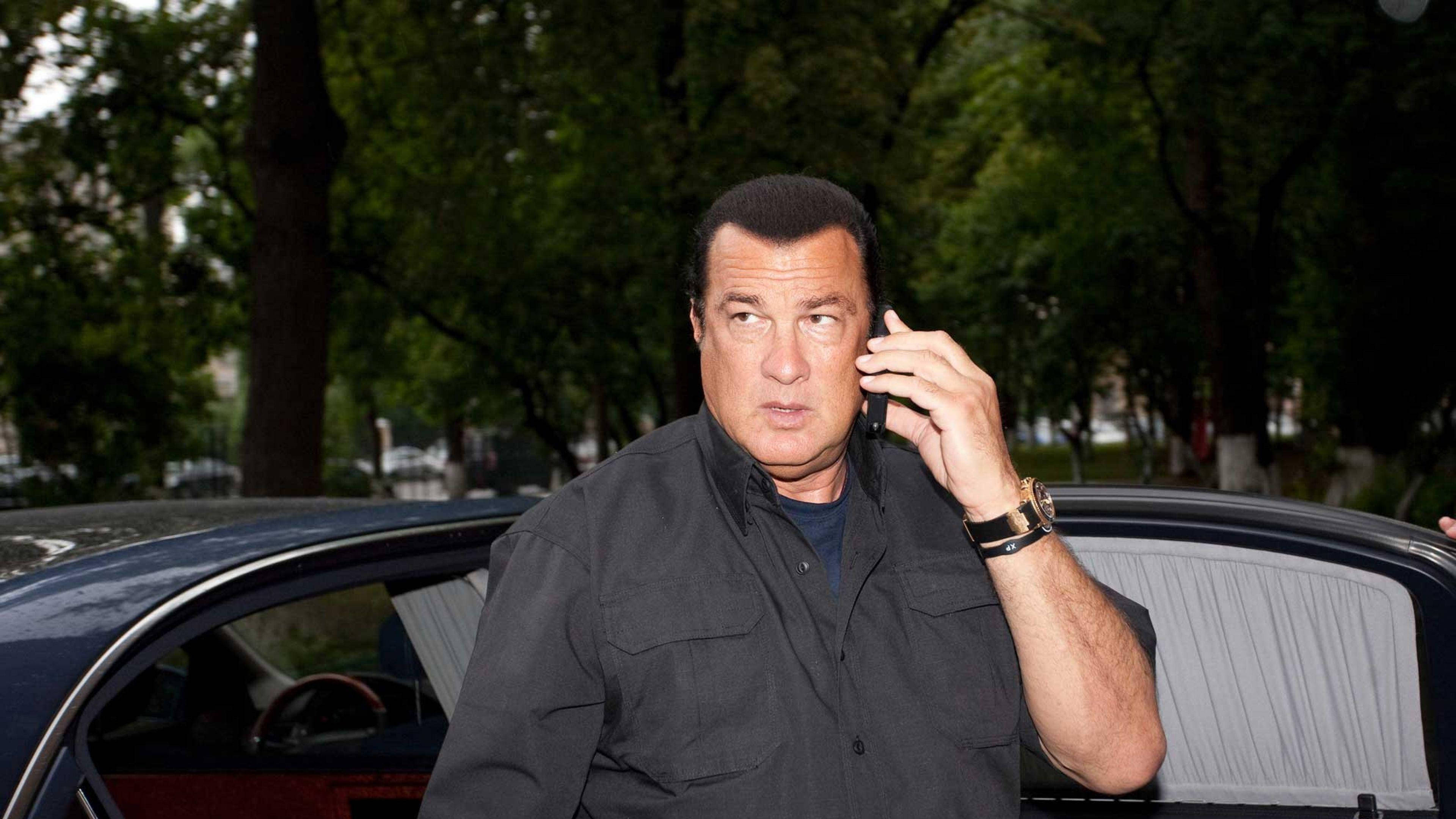 Steven Seagal, black shirt, dark car, 4K Desktop Wallpaper