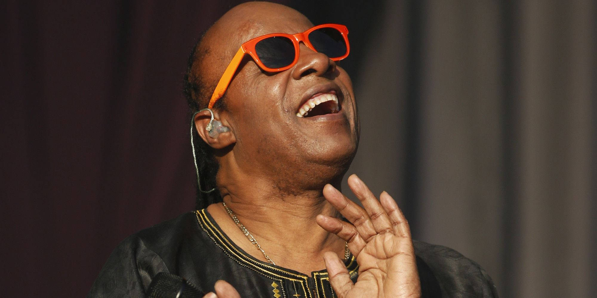 Stevie Wonder, bright orange sunglasses, microphone, Full HD Desktop Wallpaper