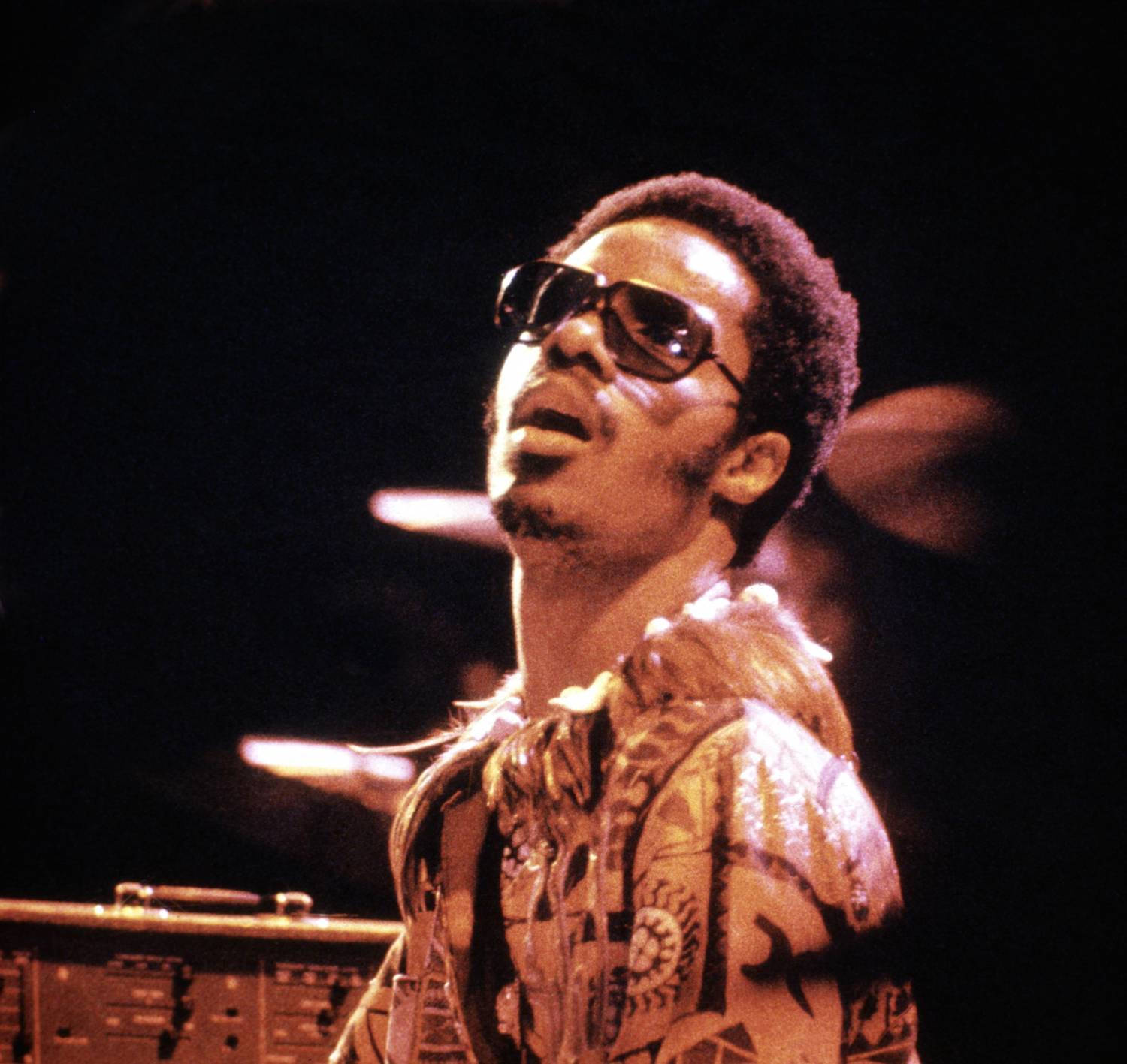 Stevie Wonder, funky jacket, sunglasses, HD Desktop Wallpaper