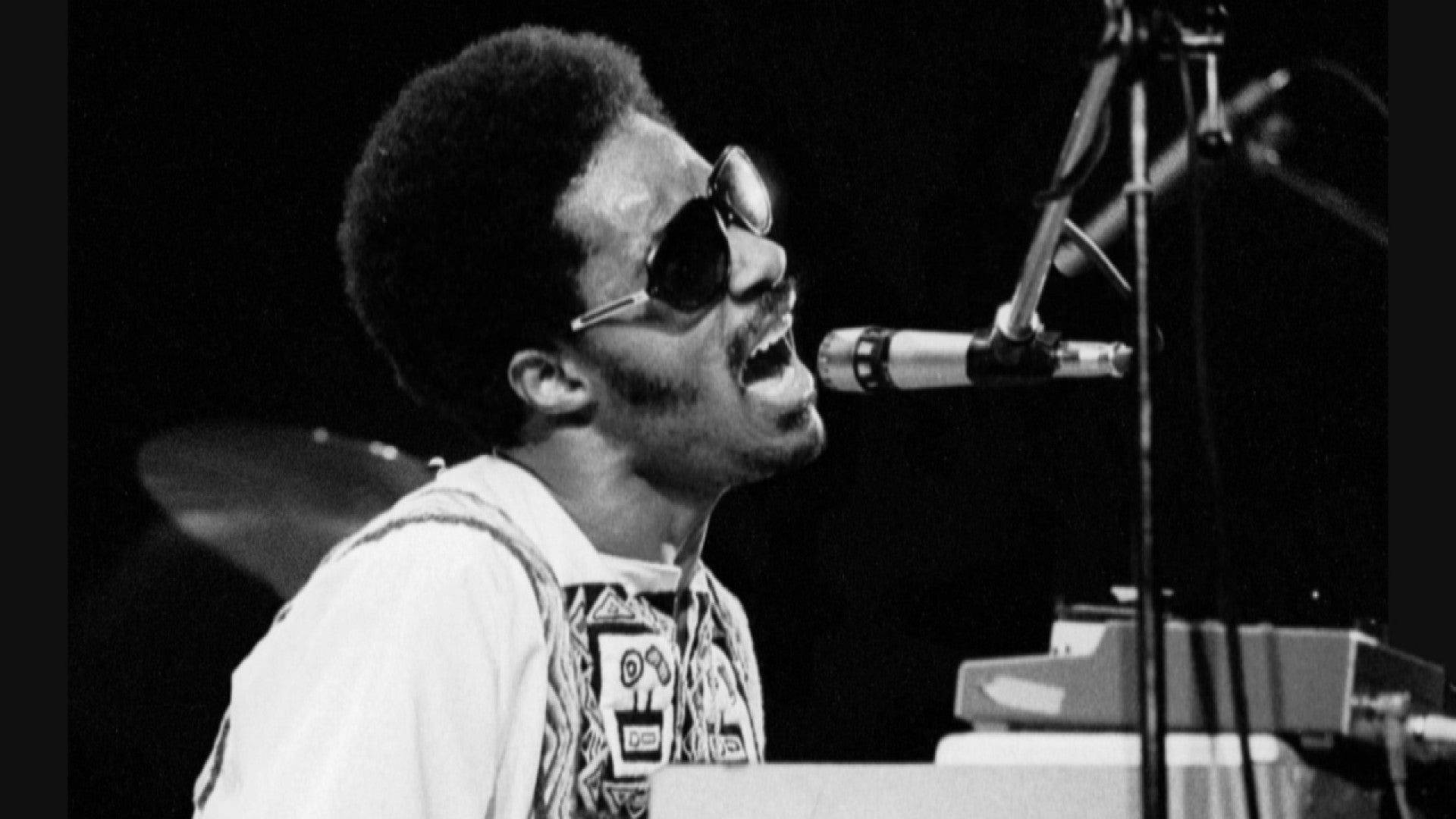 Stevie Wonder, sunglasses, microphone, Full HD Desktop Wallpaper