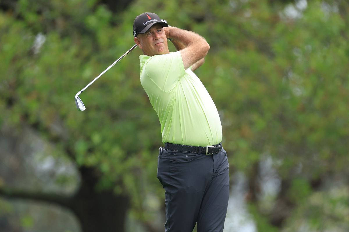 Stewart Cink, bright green shirt, full swing, SD Desktop Wallpaper