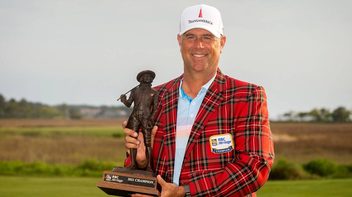 Stewart Cink, 2021 RBC Heritage championship trophy, red plaid jacket, SD Desktop Wallpaper