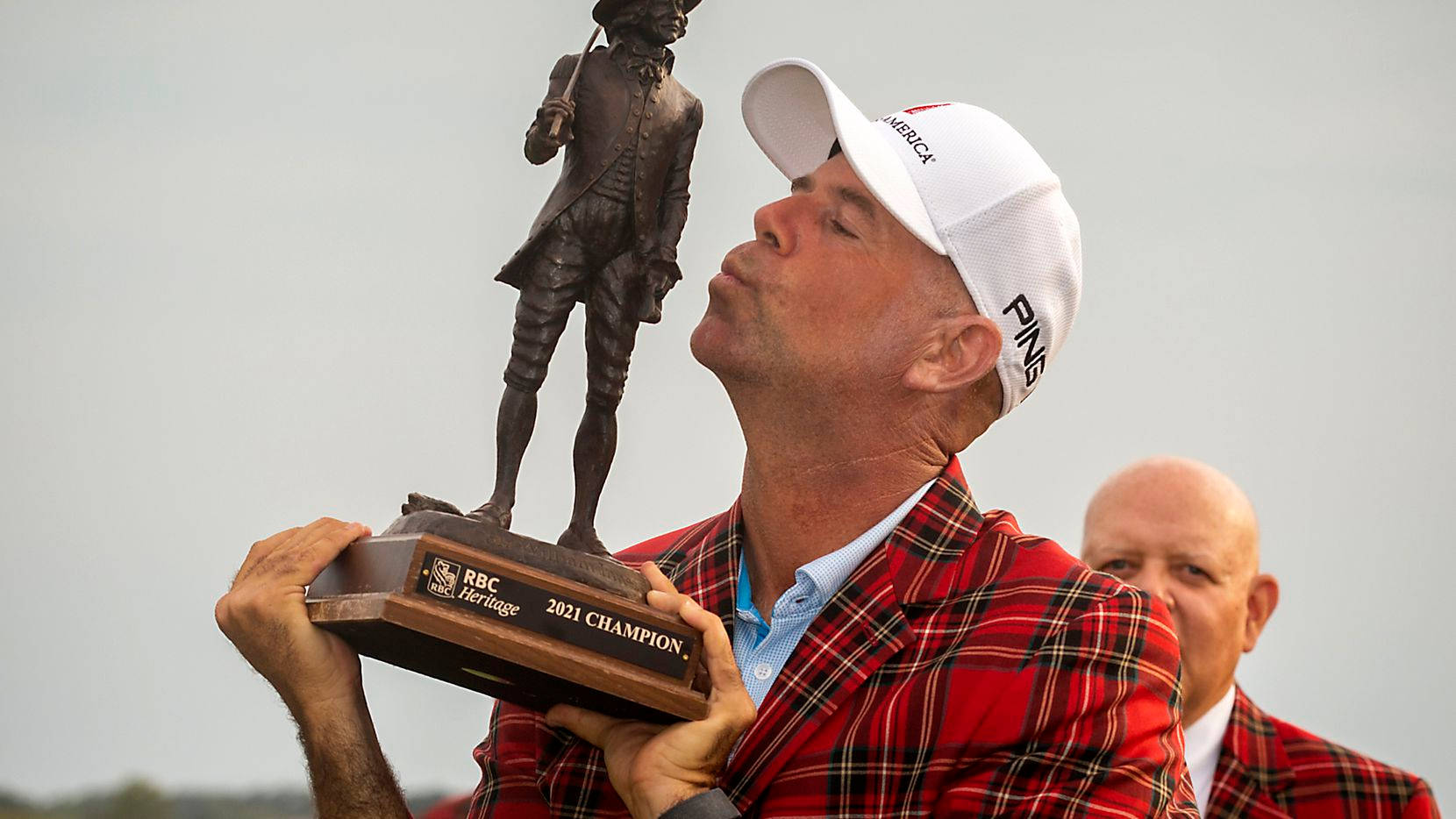 Stewart Cink, 2021 RBC Heritage trophy, red plaid jacket, HD Desktop Wallpaper