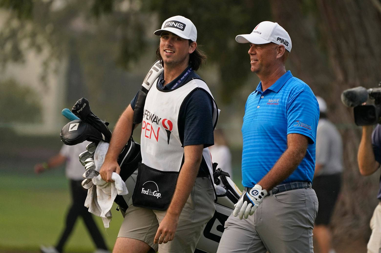 Stewart Cink, son, lush green course, HD Desktop Wallpaper