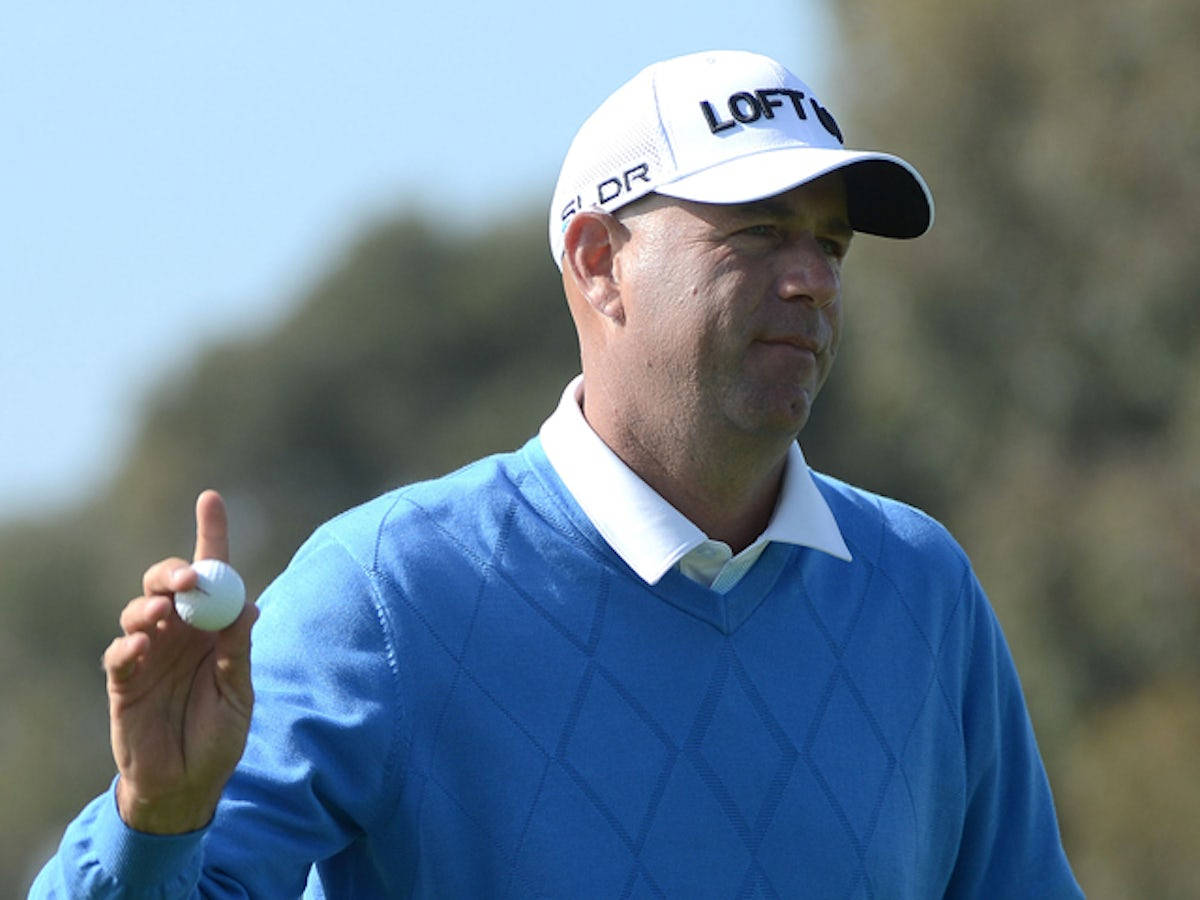 Stewart Cink, blue sweater, white cap, SD Desktop Wallpaper