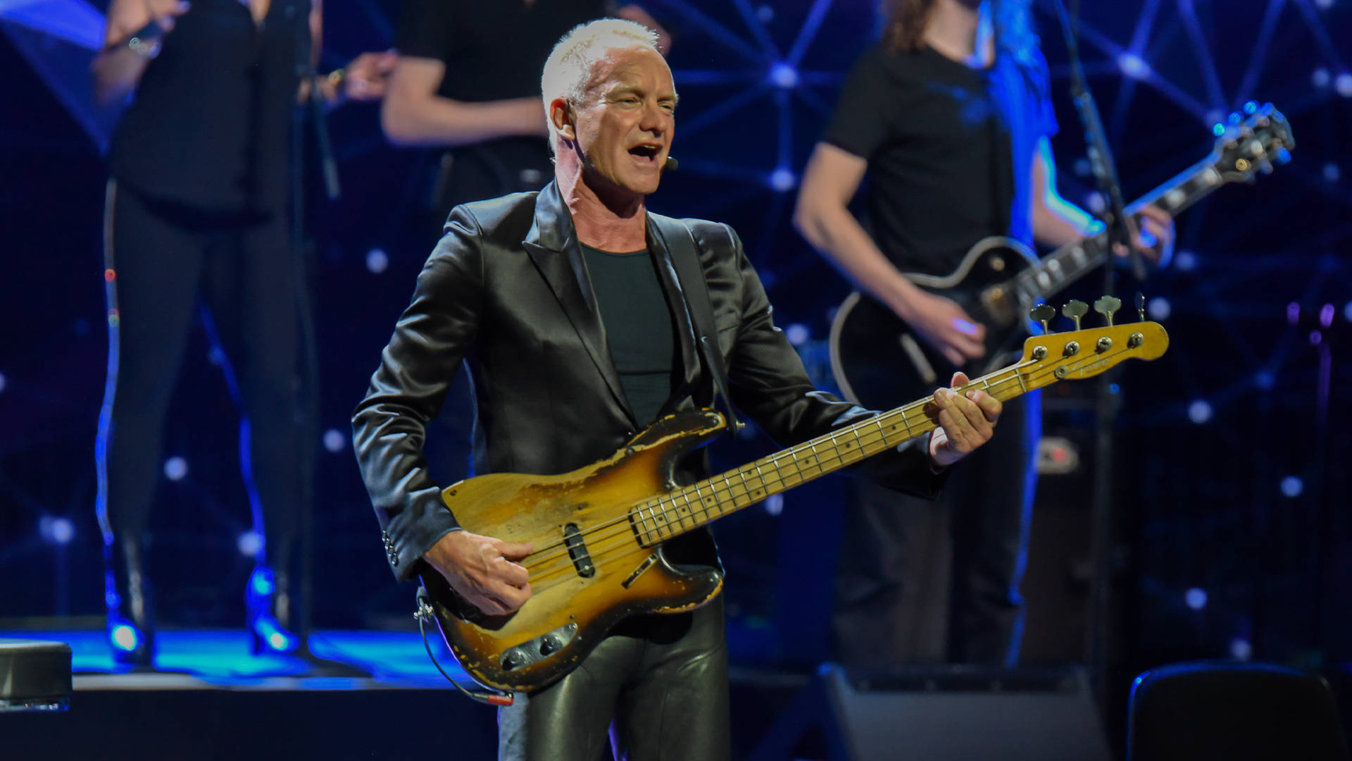 Sting, sunburst bass guitar, vibrant blue stage lights, Full HD Desktop Wallpaper