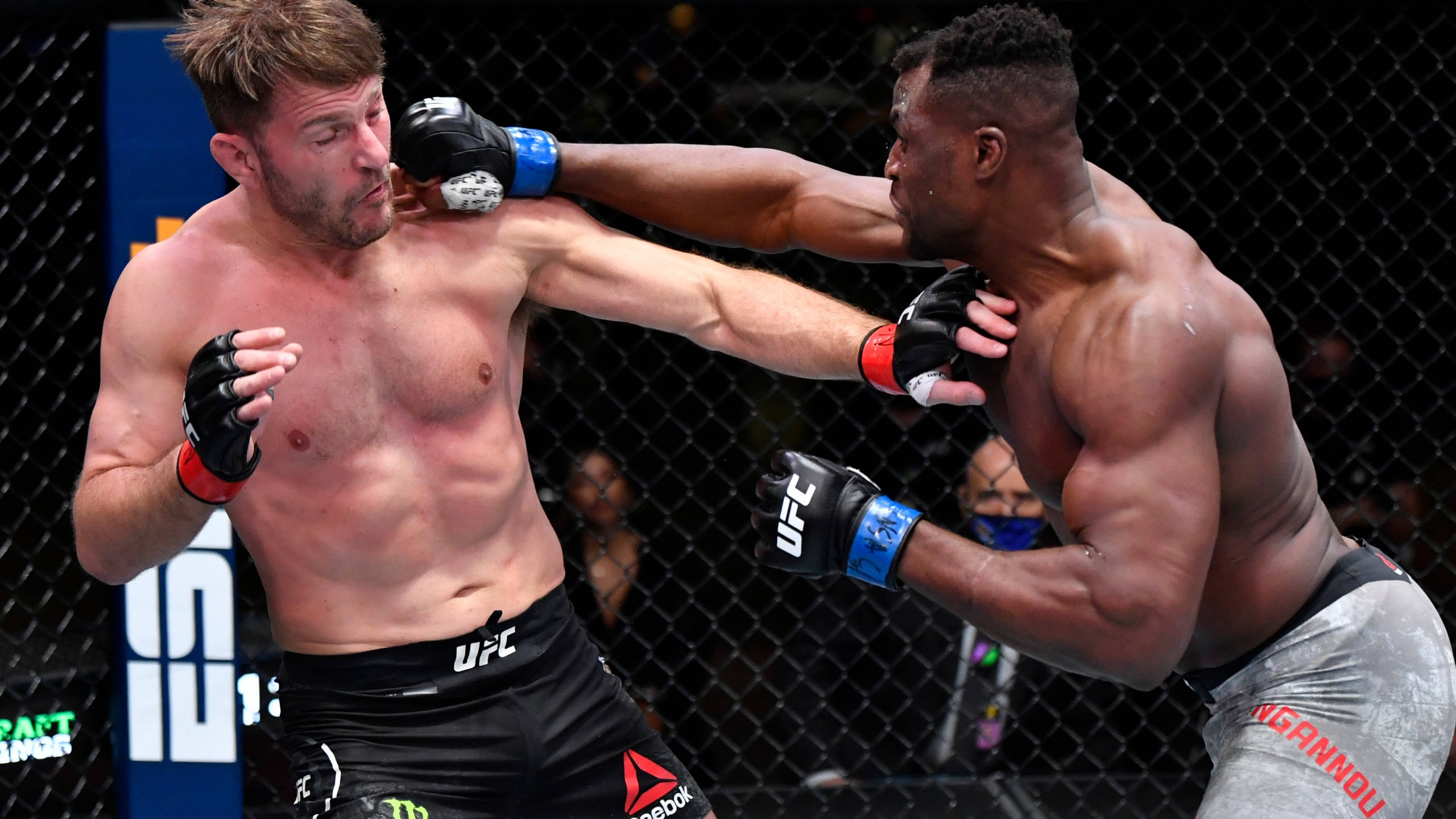 Stipe Miocic, MMA fighters, cage match, 2K Desktop Wallpaper