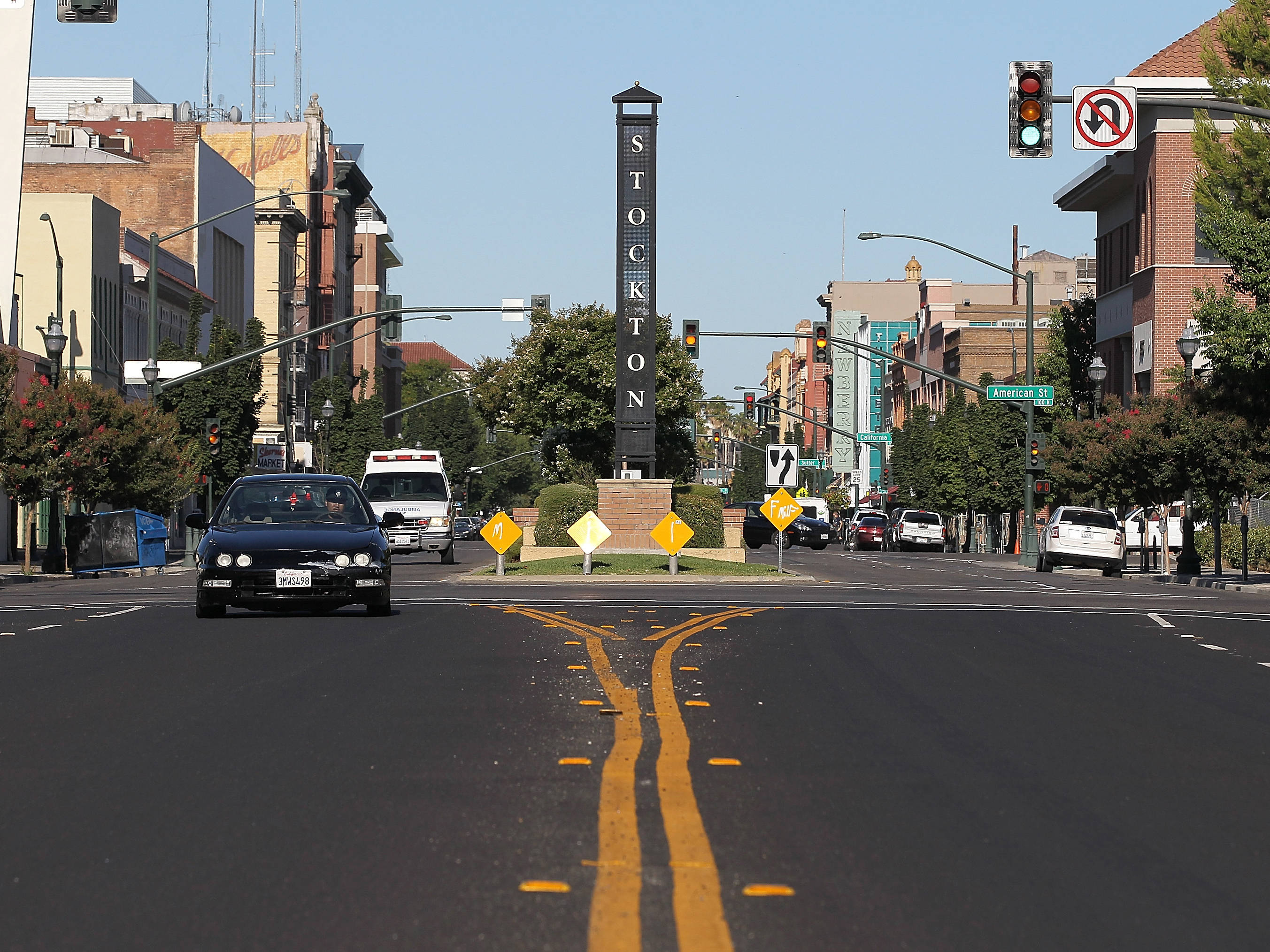Stockton, public street, traffic lights, 2K Desktop Wallpaper