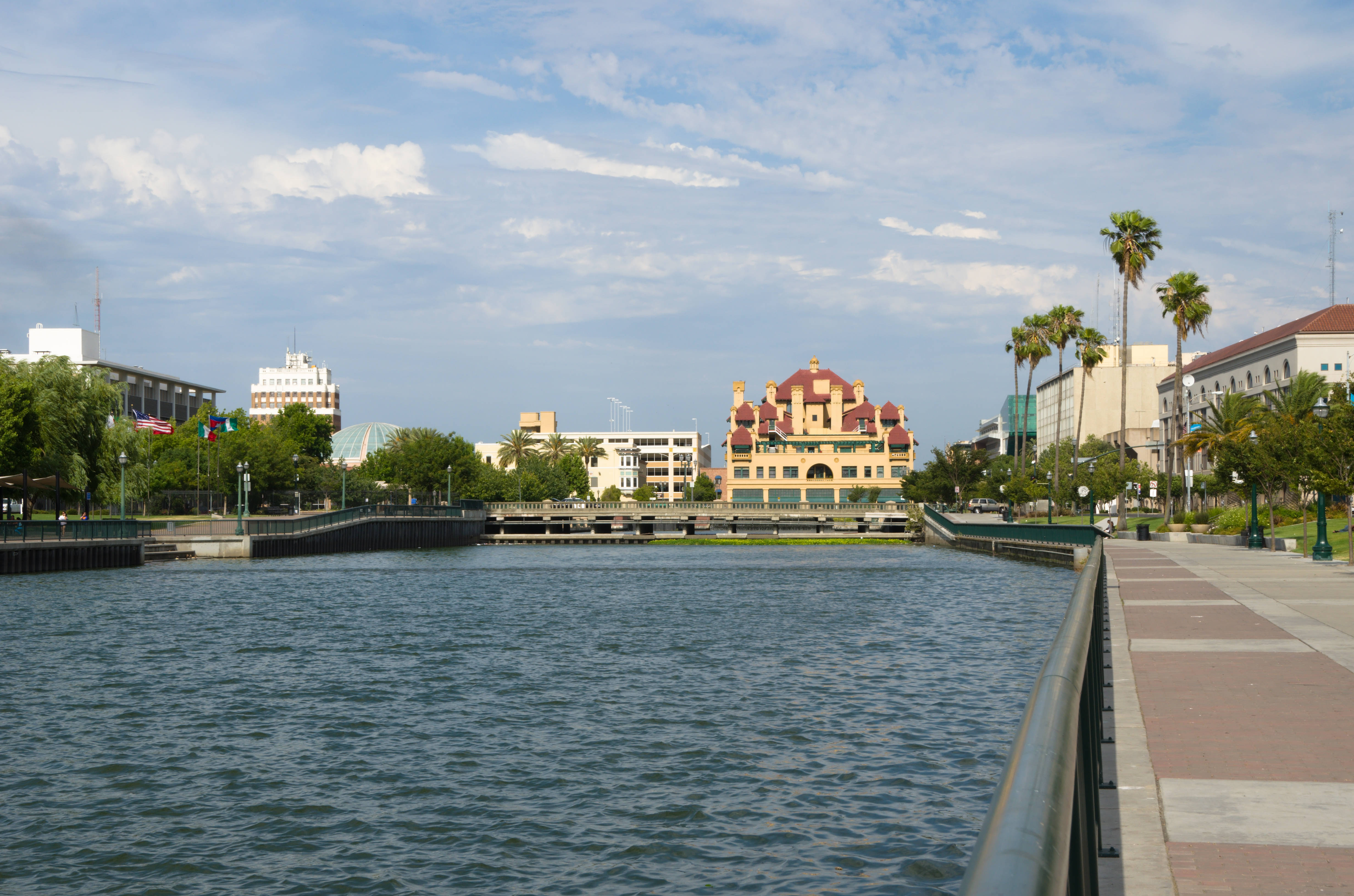Stockton, canal, grand yellow building, 4K Desktop Wallpaper