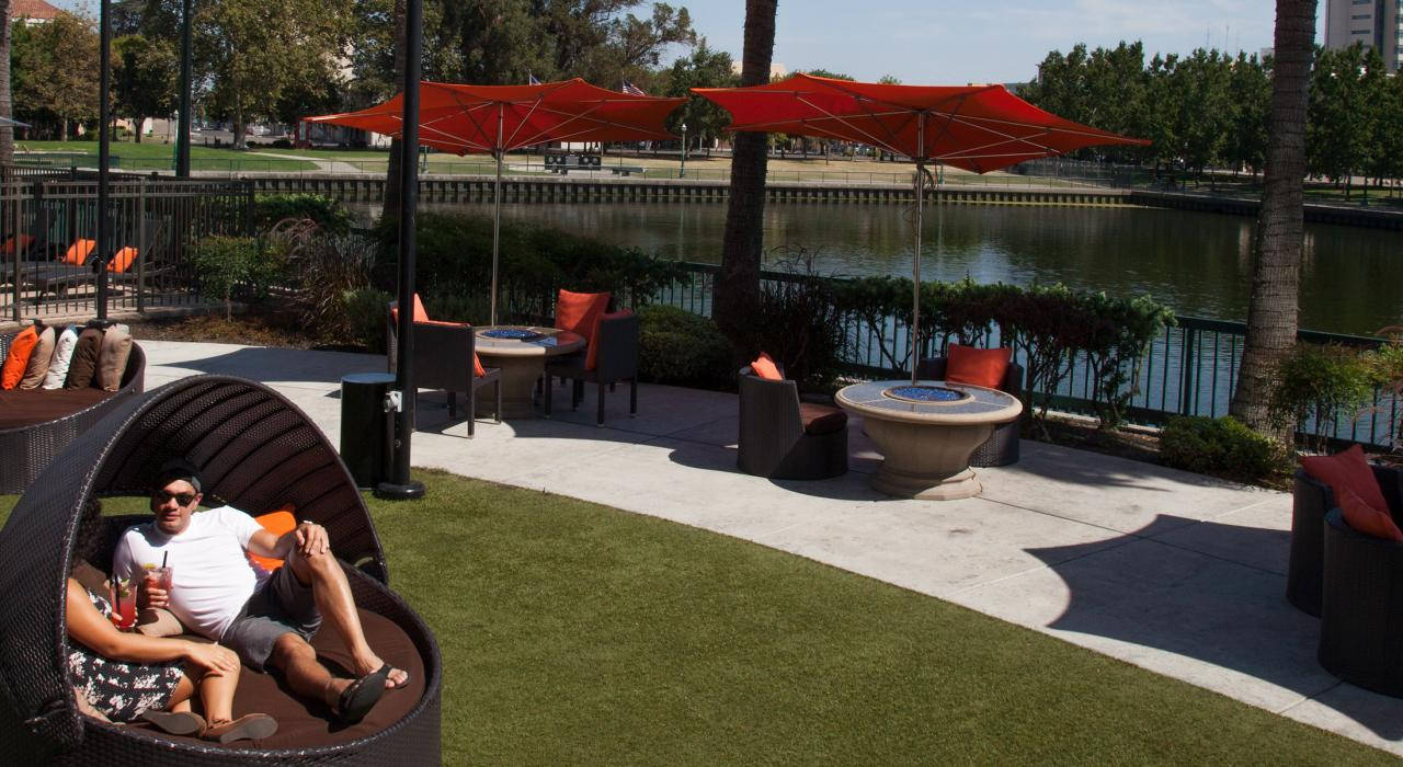 Stockton, curved lounge chair, red umbrellas, HD Desktop Wallpaper