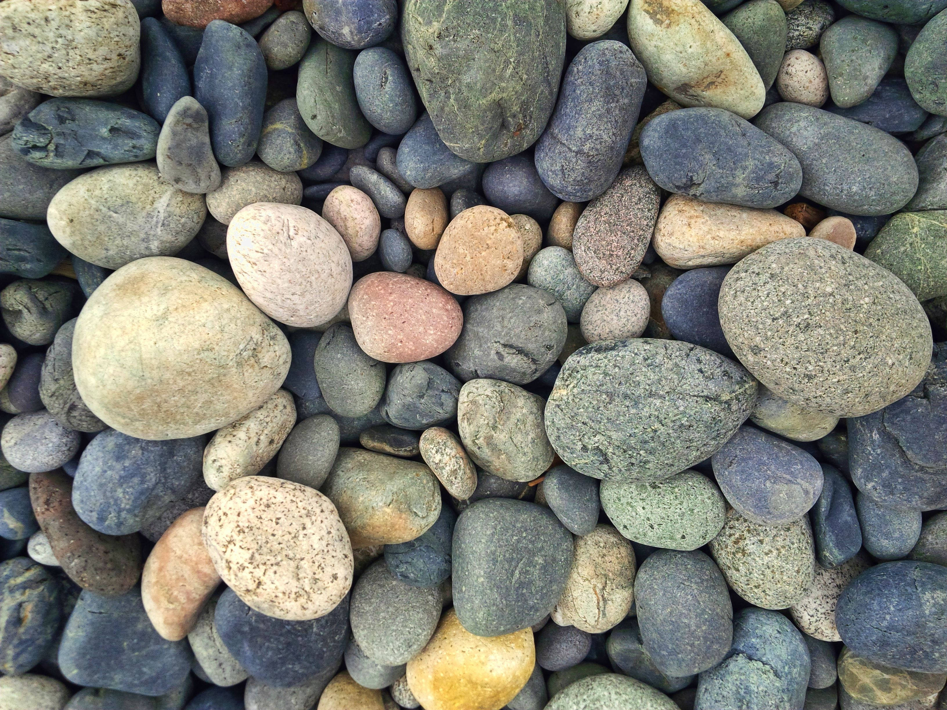 smooth river stone, river bed, smooth rounded river stones, 2K Desktop Wallpaper