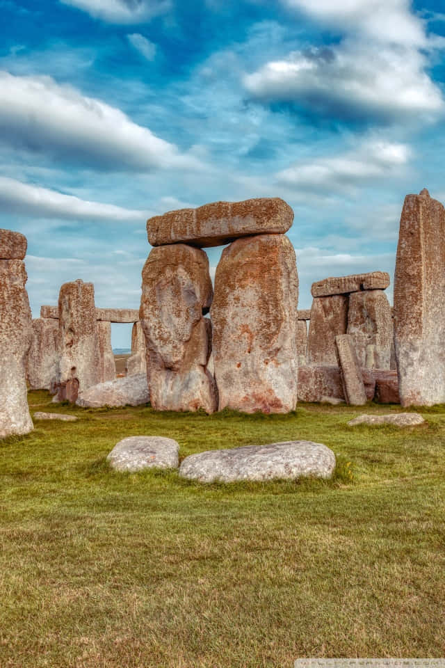 Stonehenge, sandstone slabs, vibrant blue sky, SD Phone Wallpaper