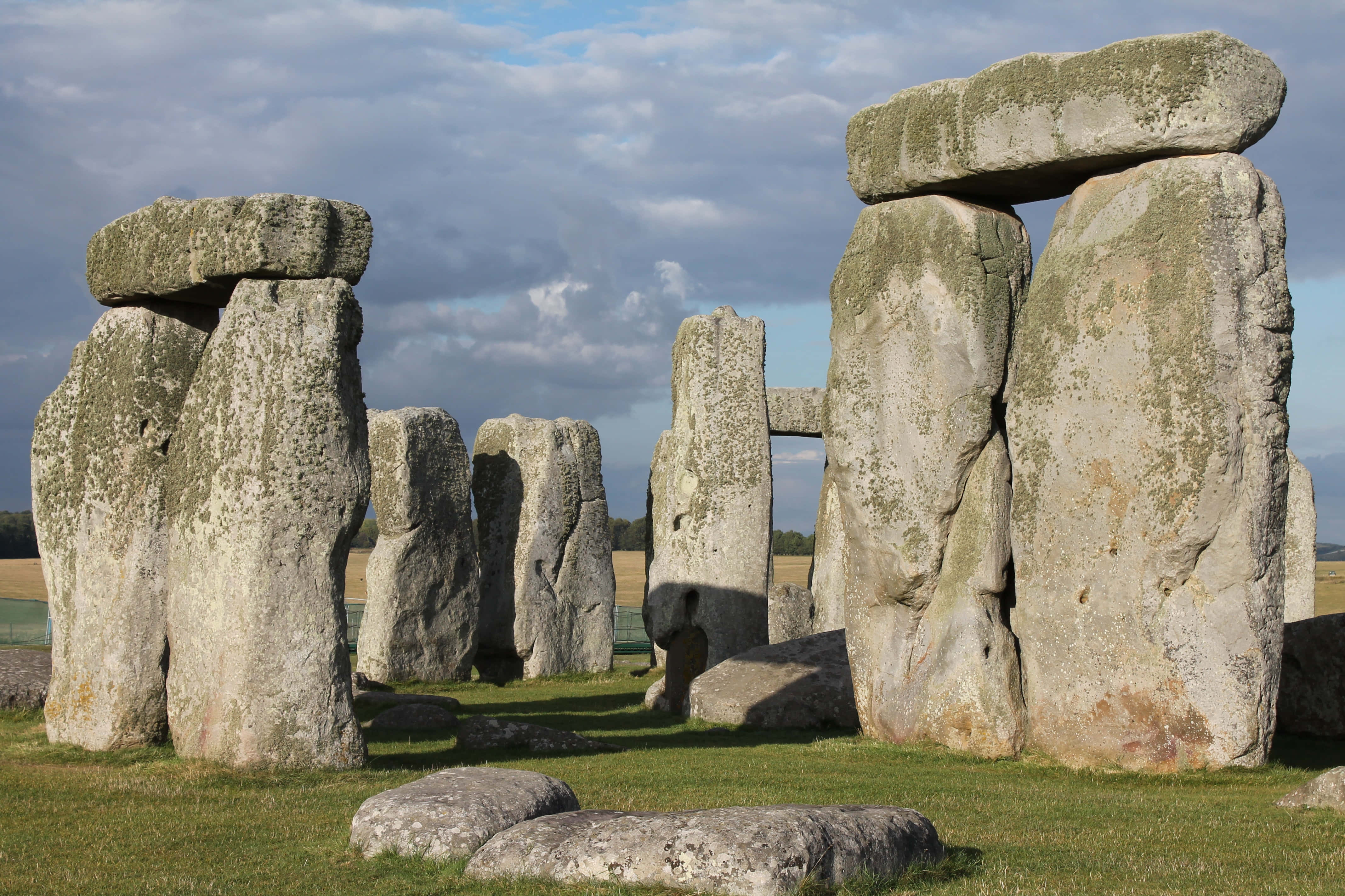 Stonehenge, sunset, cloudy sky, 4K Desktop Wallpaper