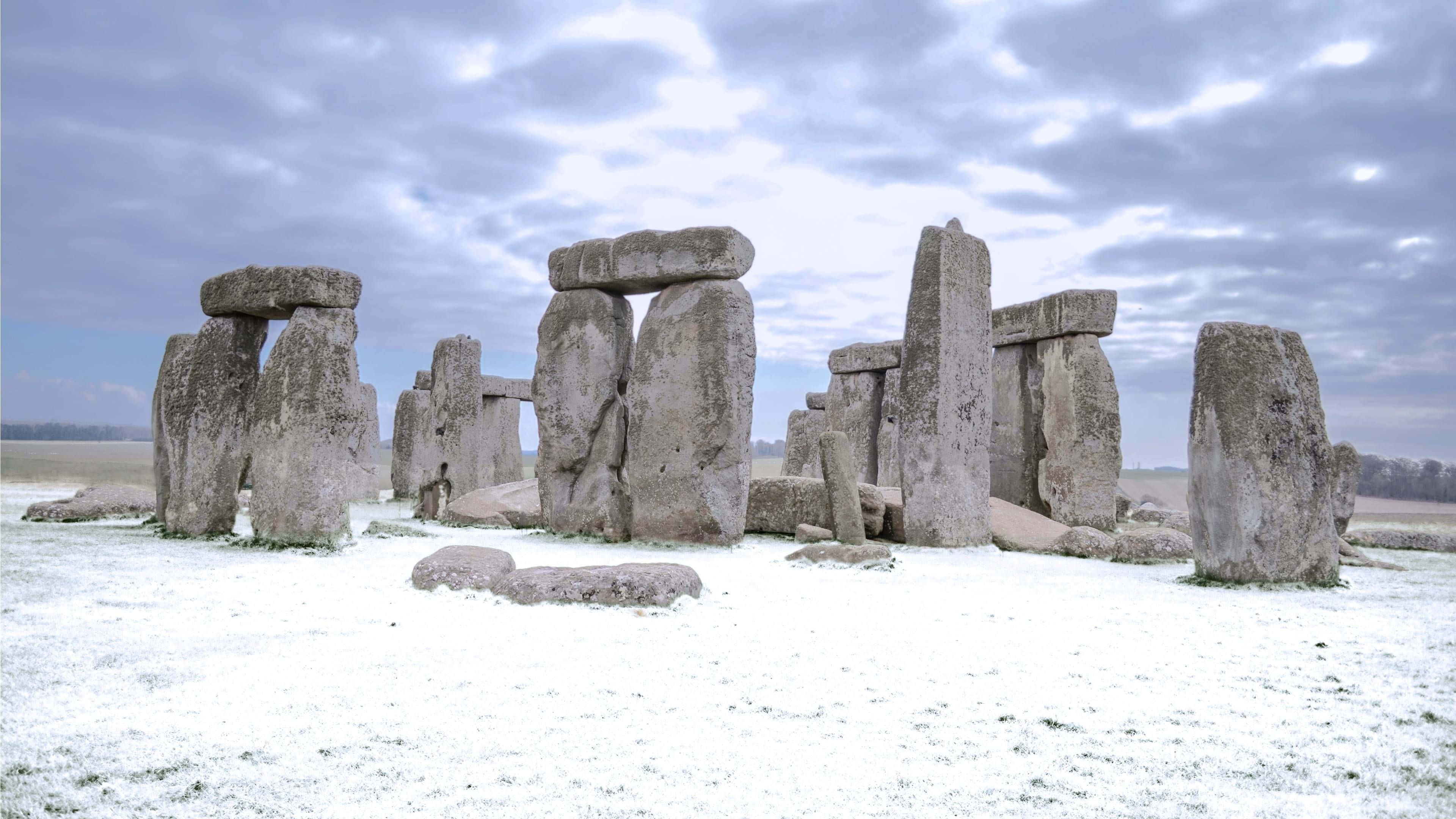 Stonehenge, winter season, frost-covered field, 4K Desktop Wallpaper