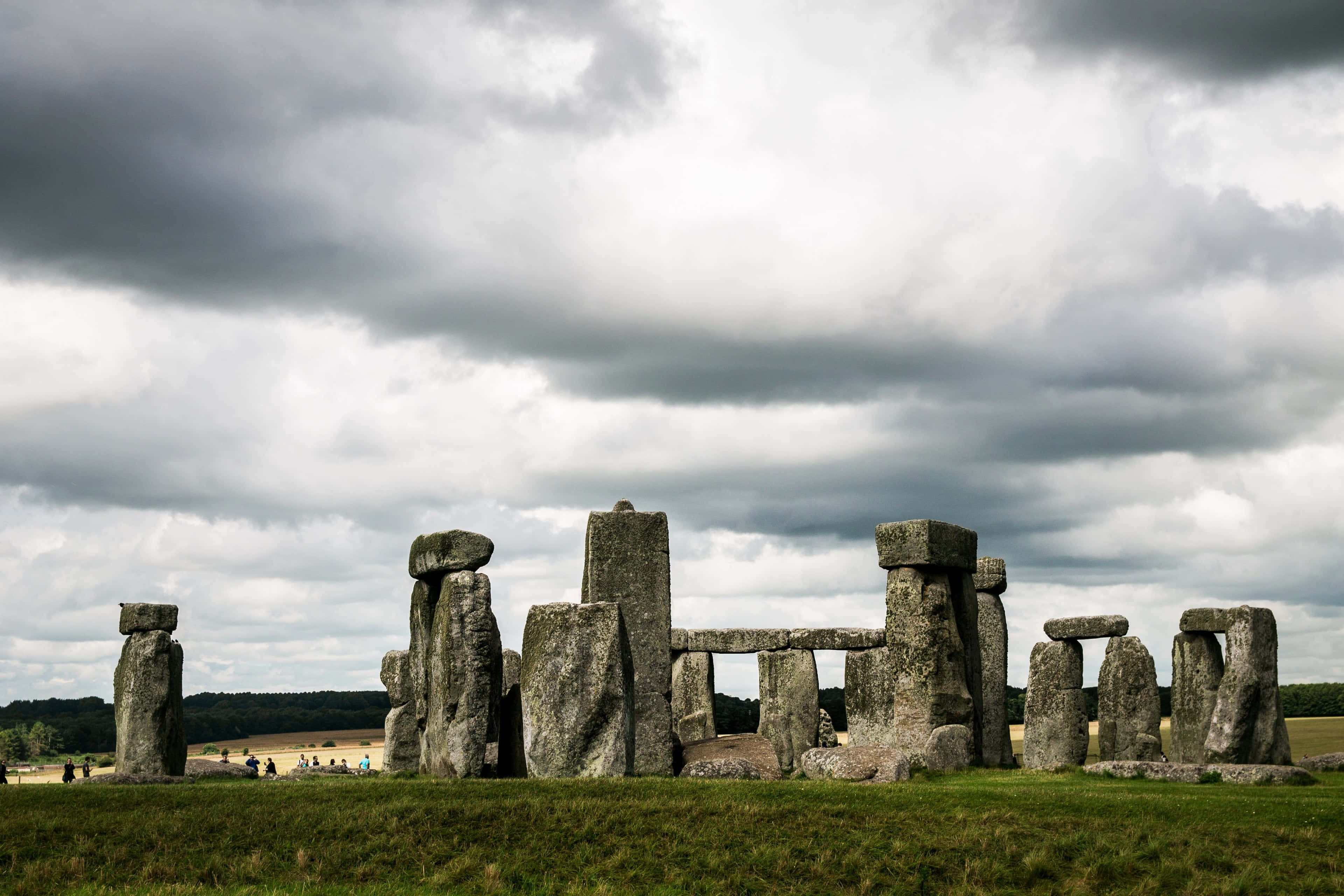 Stonehenge, cloudy sky, standing stones, 4K Desktop Wallpaper