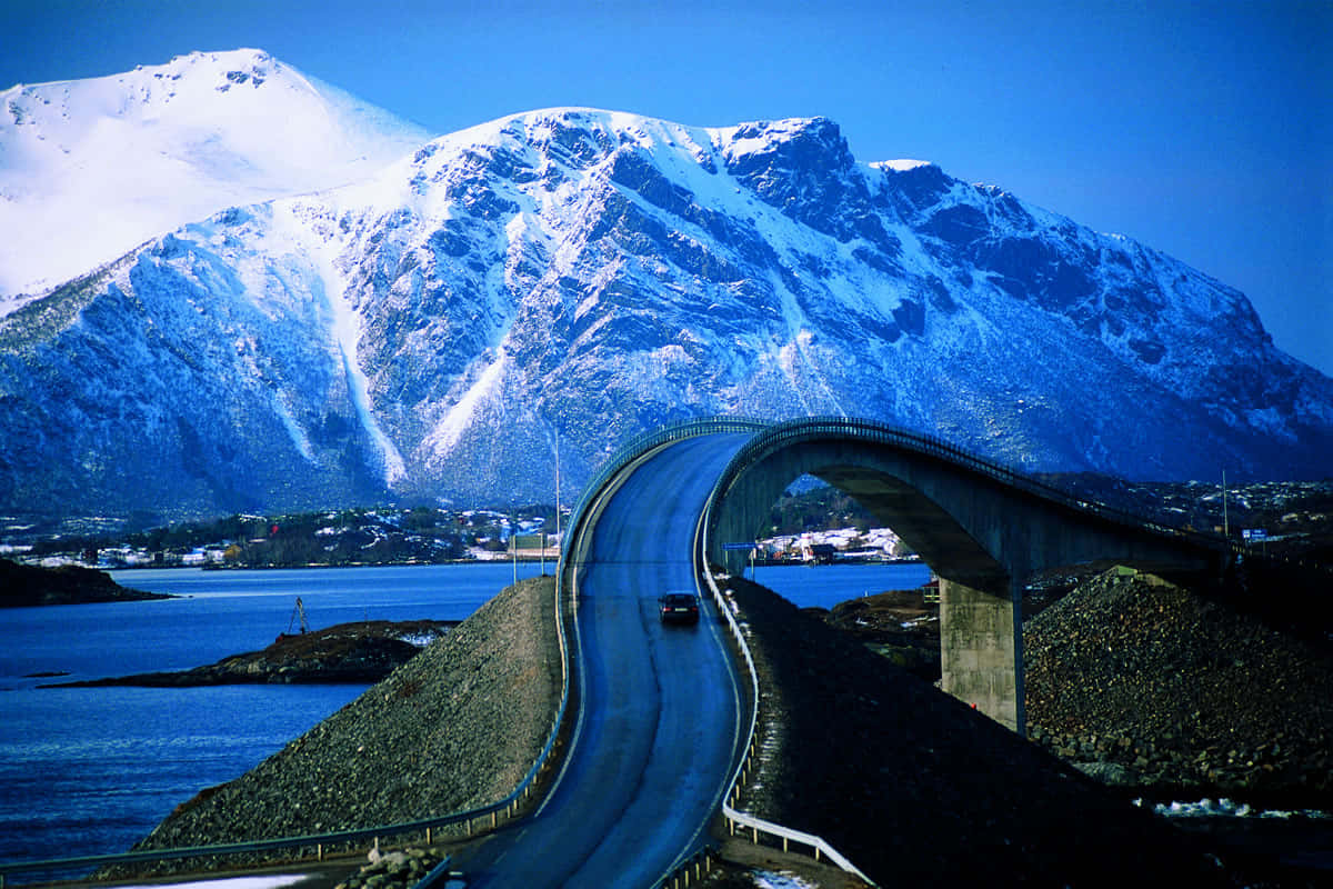 Storseisundet Bridge, mountain view, deep blue water, SD Desktop Wallpaper