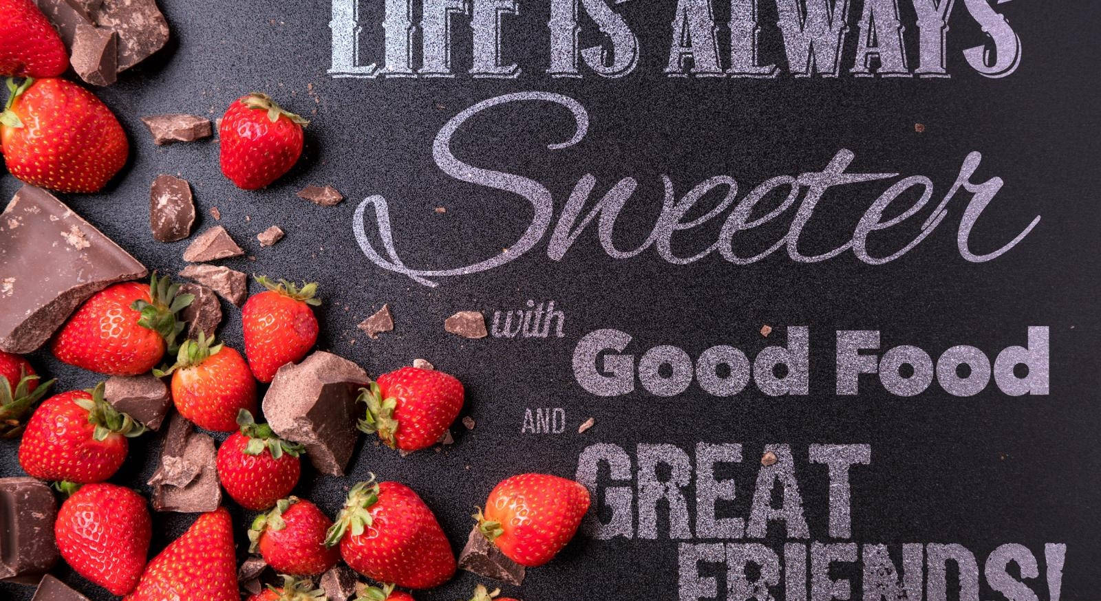 strawberry aesthetic, chalkboard message, fresh strawberries, HD Desktop Wallpaper