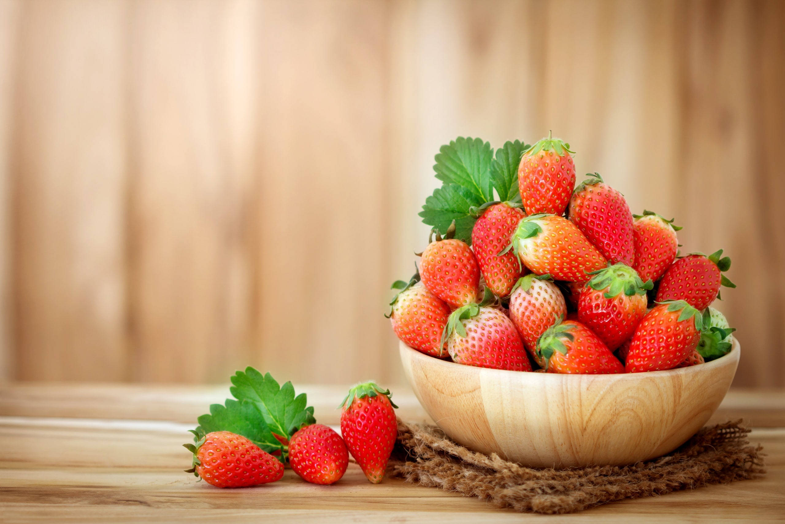 wooden bowl, strawberries, rustic wooden table, 2K Desktop Wallpaper