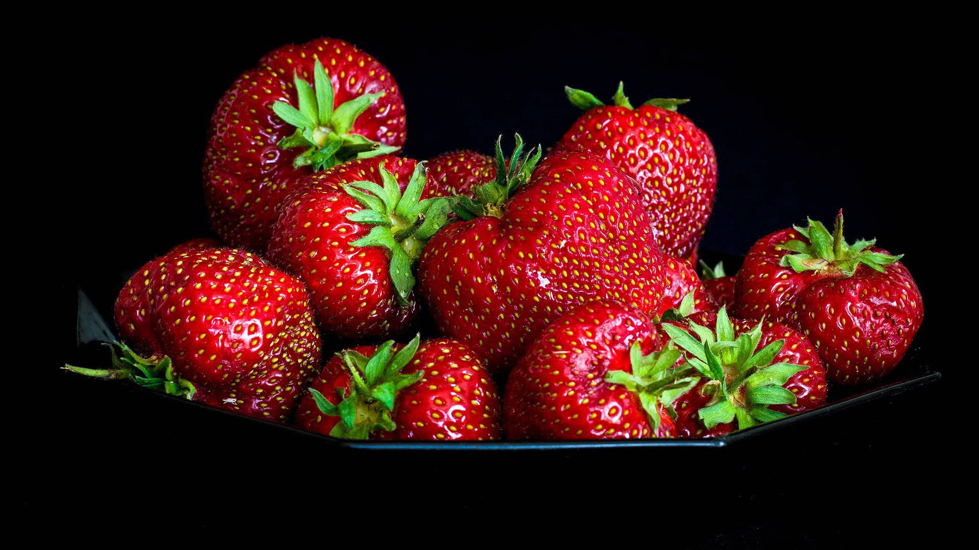 Strawberry Desktop, dark aesthetic, black dish, Full HD Desktop Wallpaper