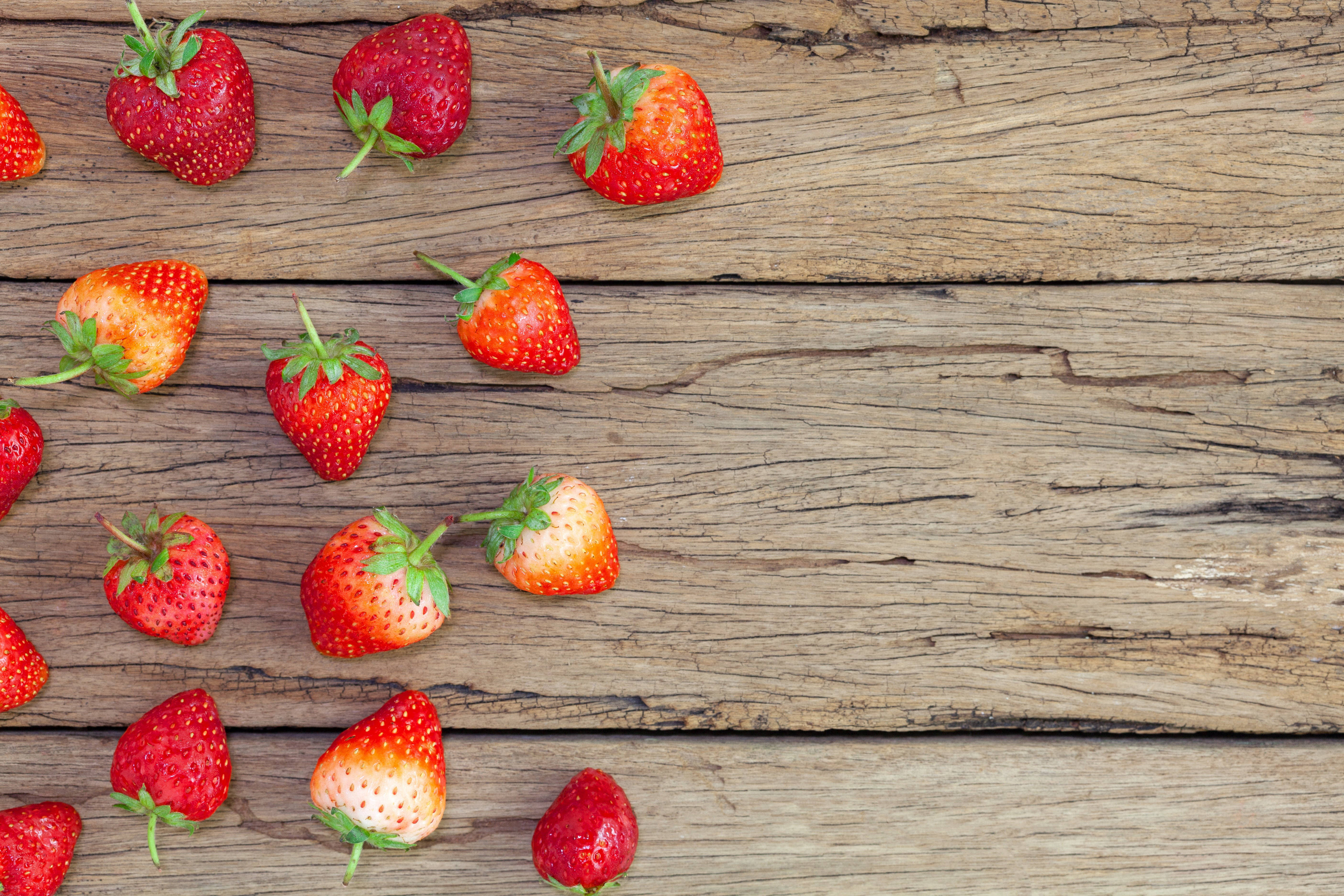 wood planks, strawberry desktop, fresh ripe strawberries, 5K Desktop Wallpaper
