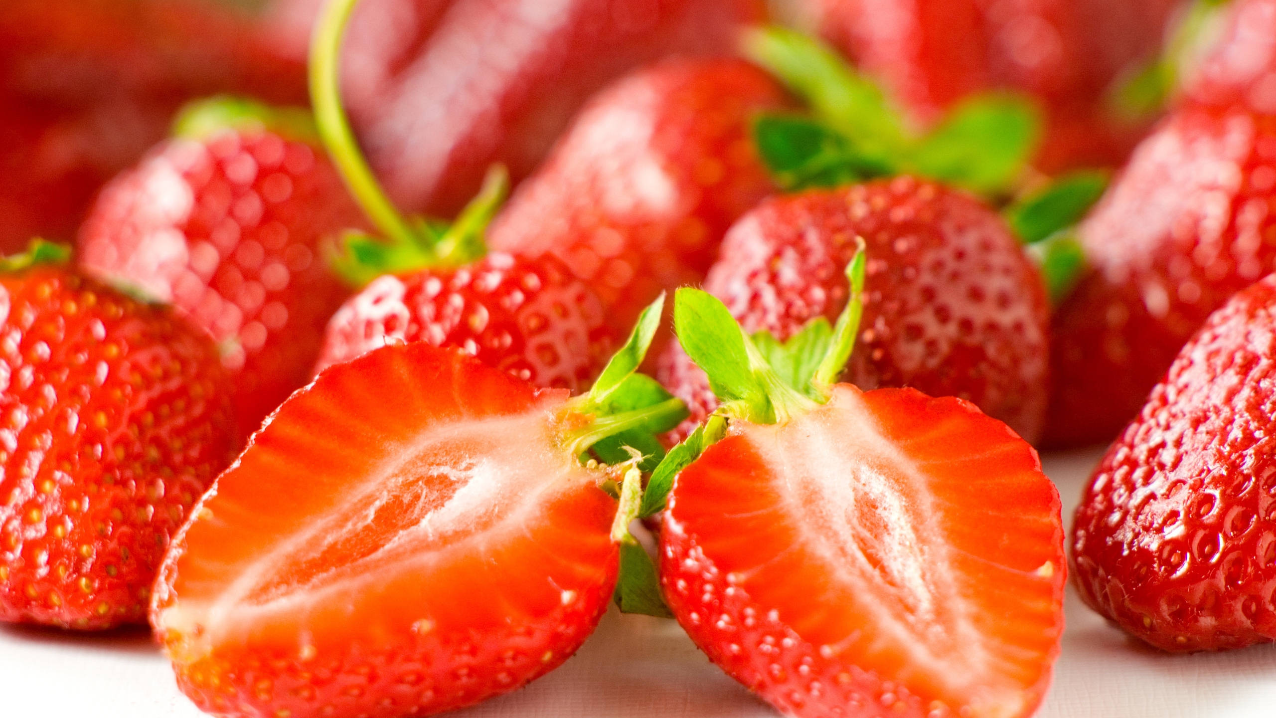 halved strawberry, red flesh, white seeds, 2K Desktop Wallpaper