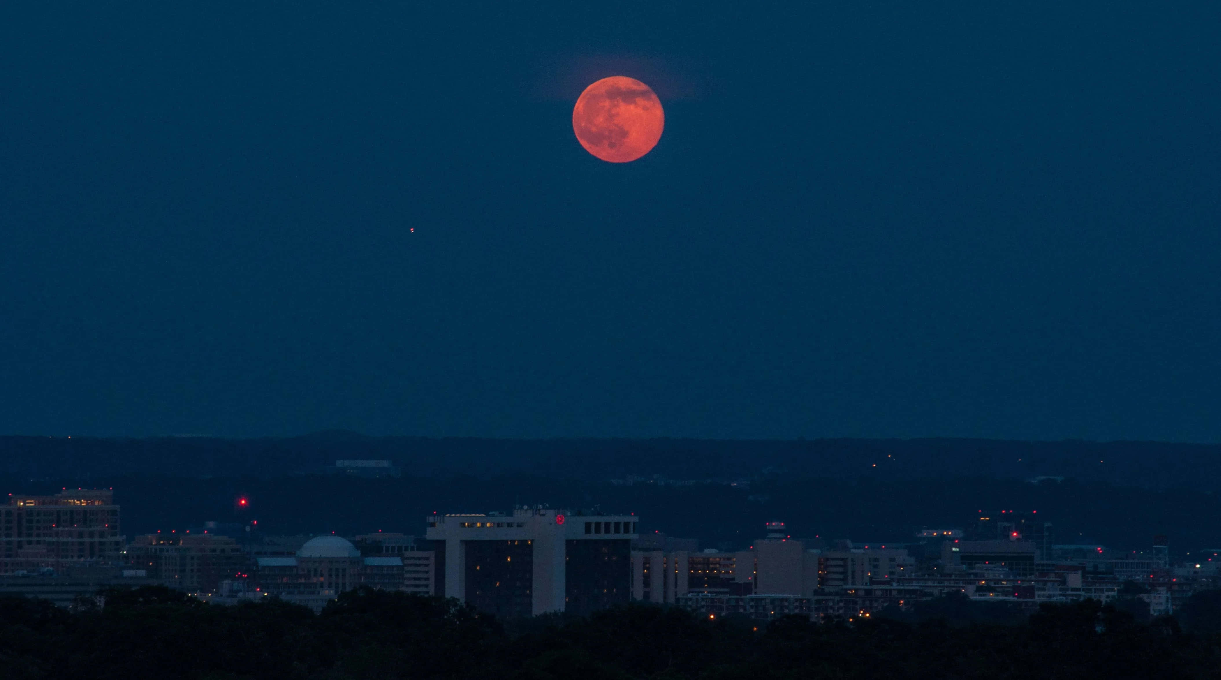 Strawberry Moon, twilight, dark cityscape, 4K Desktop Wallpaper