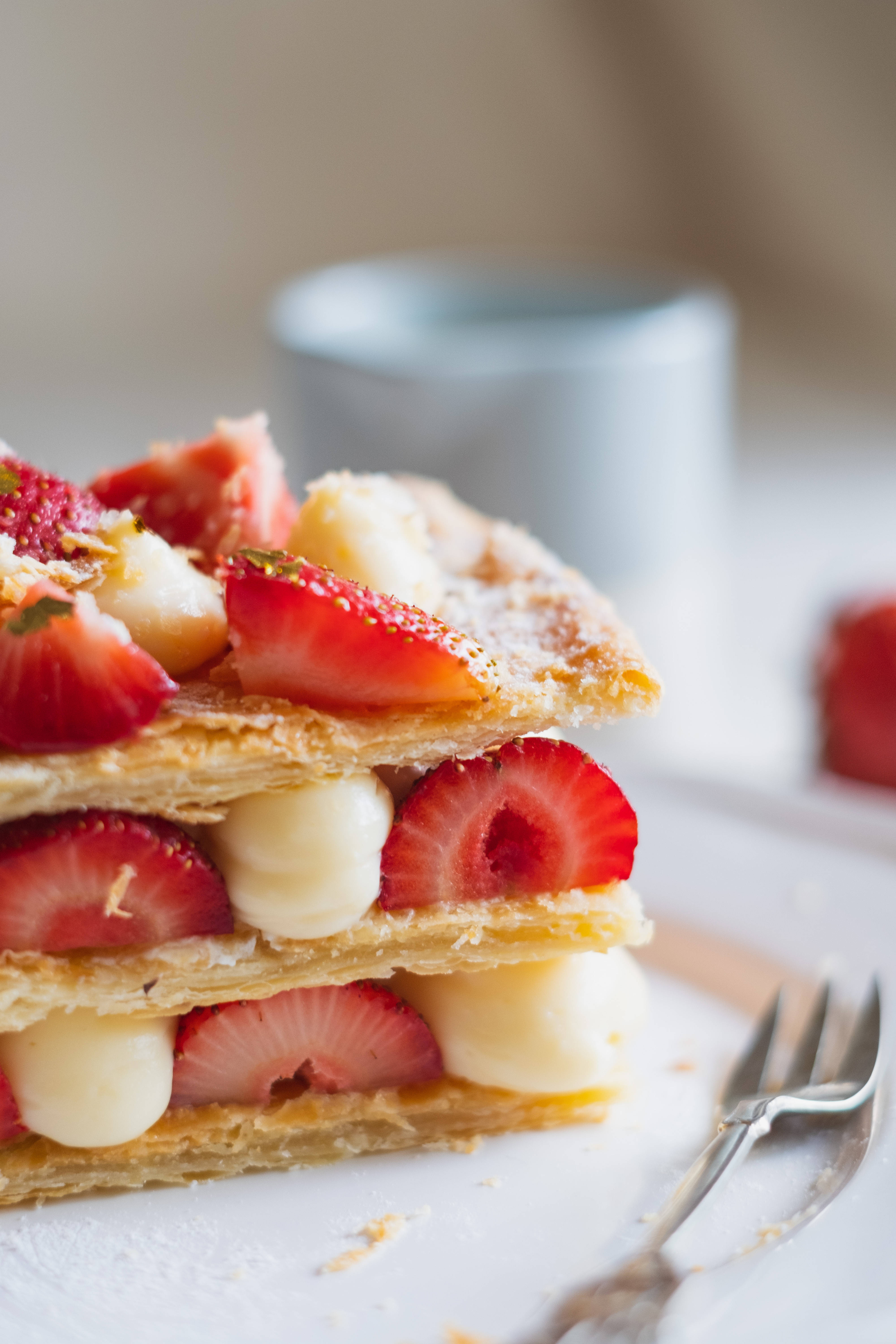 Strawberries And Cream Pastry, flaky crust, powdered sugar, 5K Phone Wallpaper