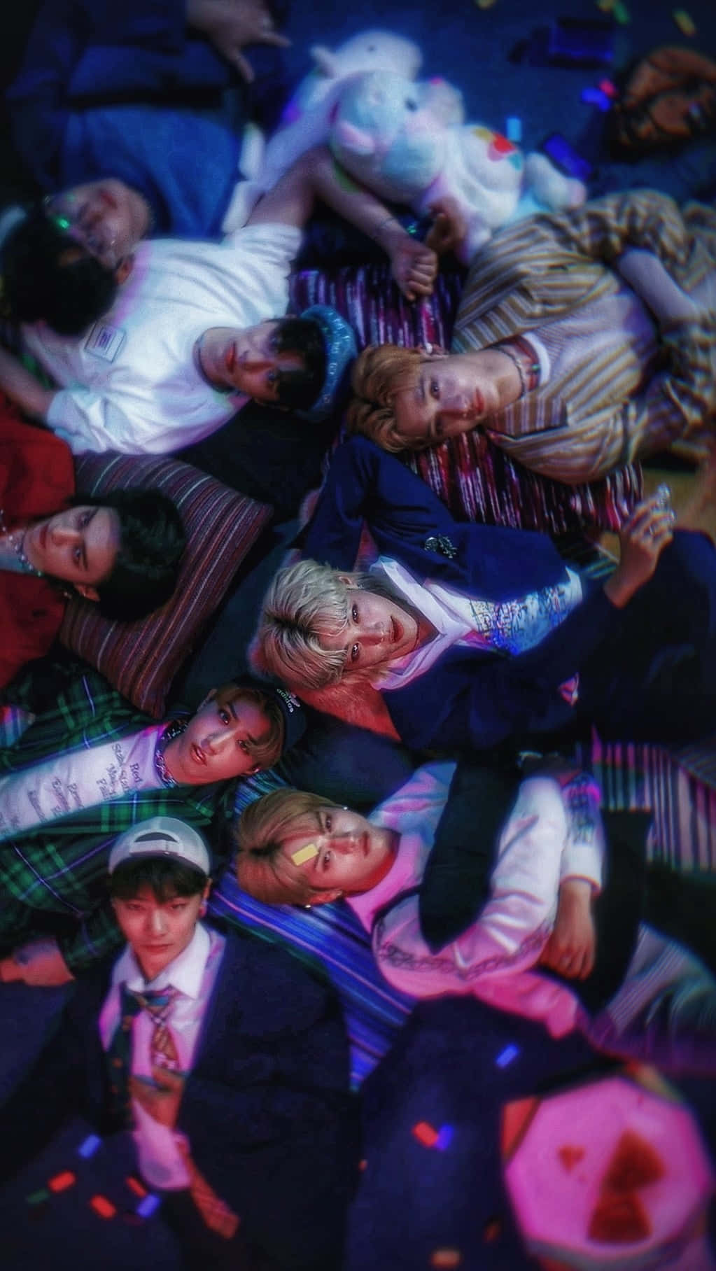 Stray Kids, group lounge, patterned blankets, HD Phone Wallpaper