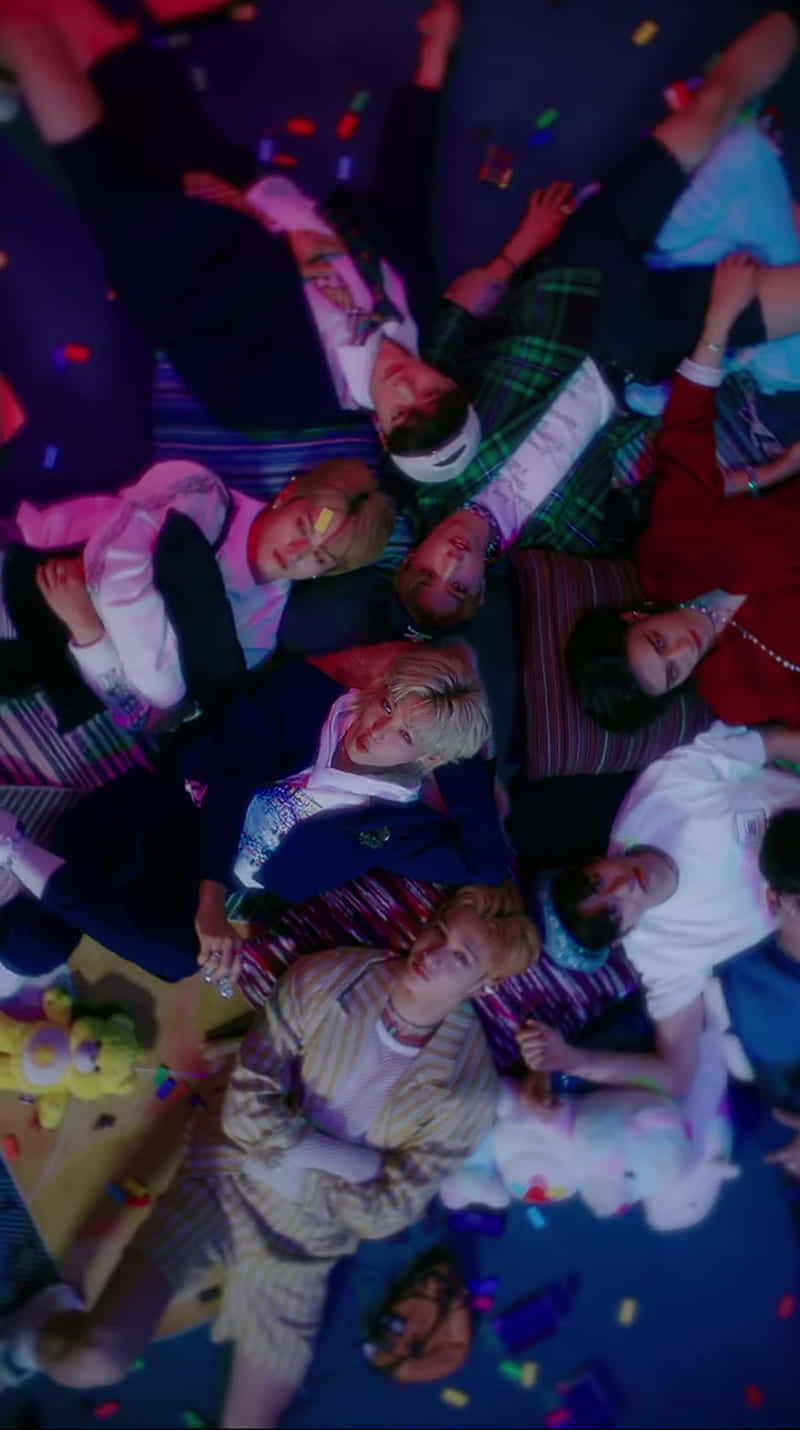 Stray Kids Ot8, colorful confetti, vibrant purple lighting, HD Phone Wallpaper