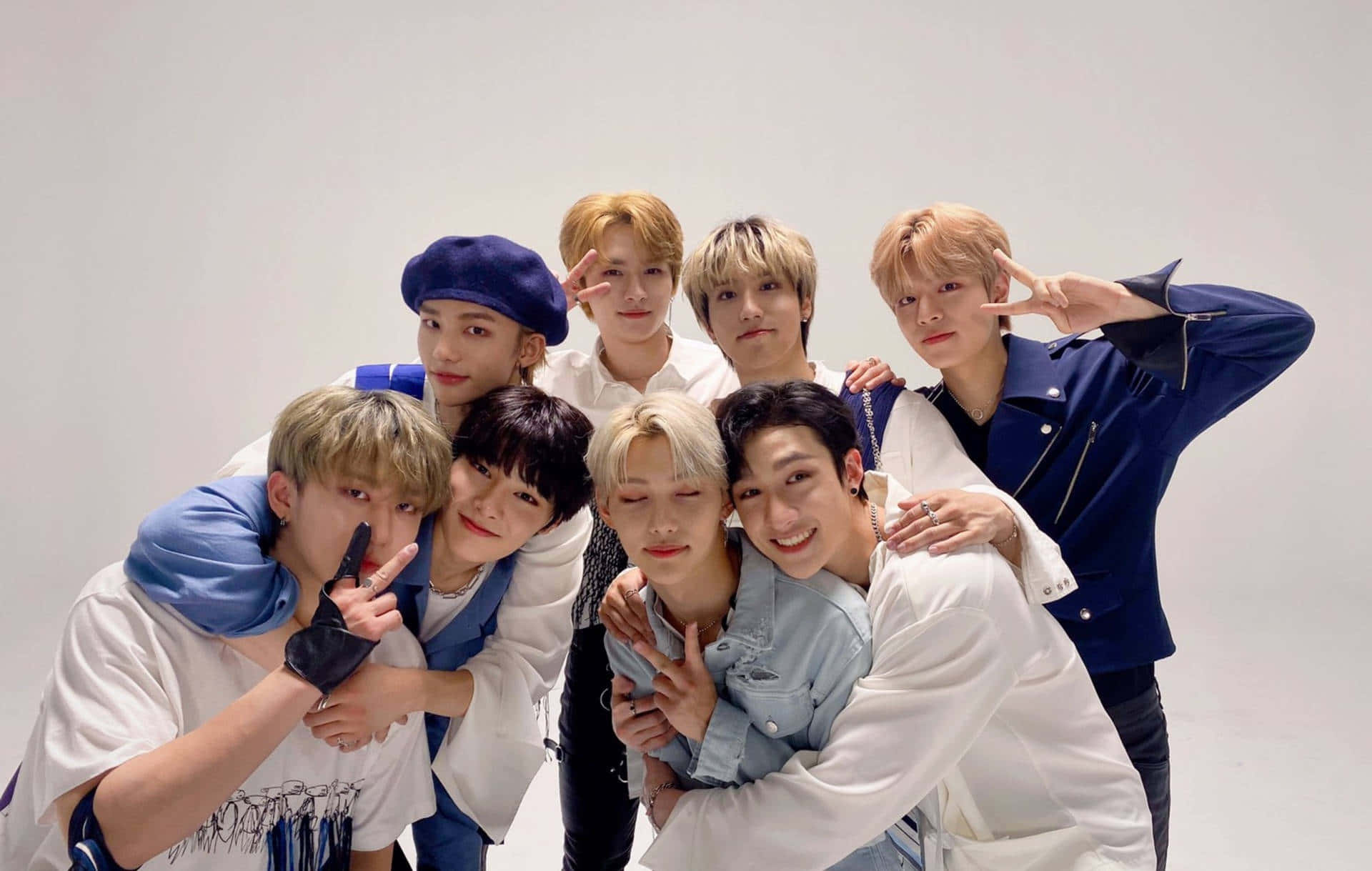 Stray Kids Ot8, white background, seven young men, Full HD Desktop Wallpaper