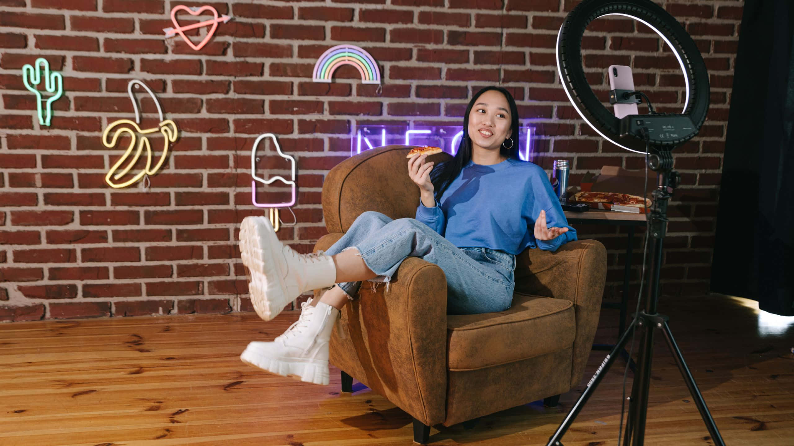 Streaming, neon signs, brick wall, 2K Desktop Wallpaper