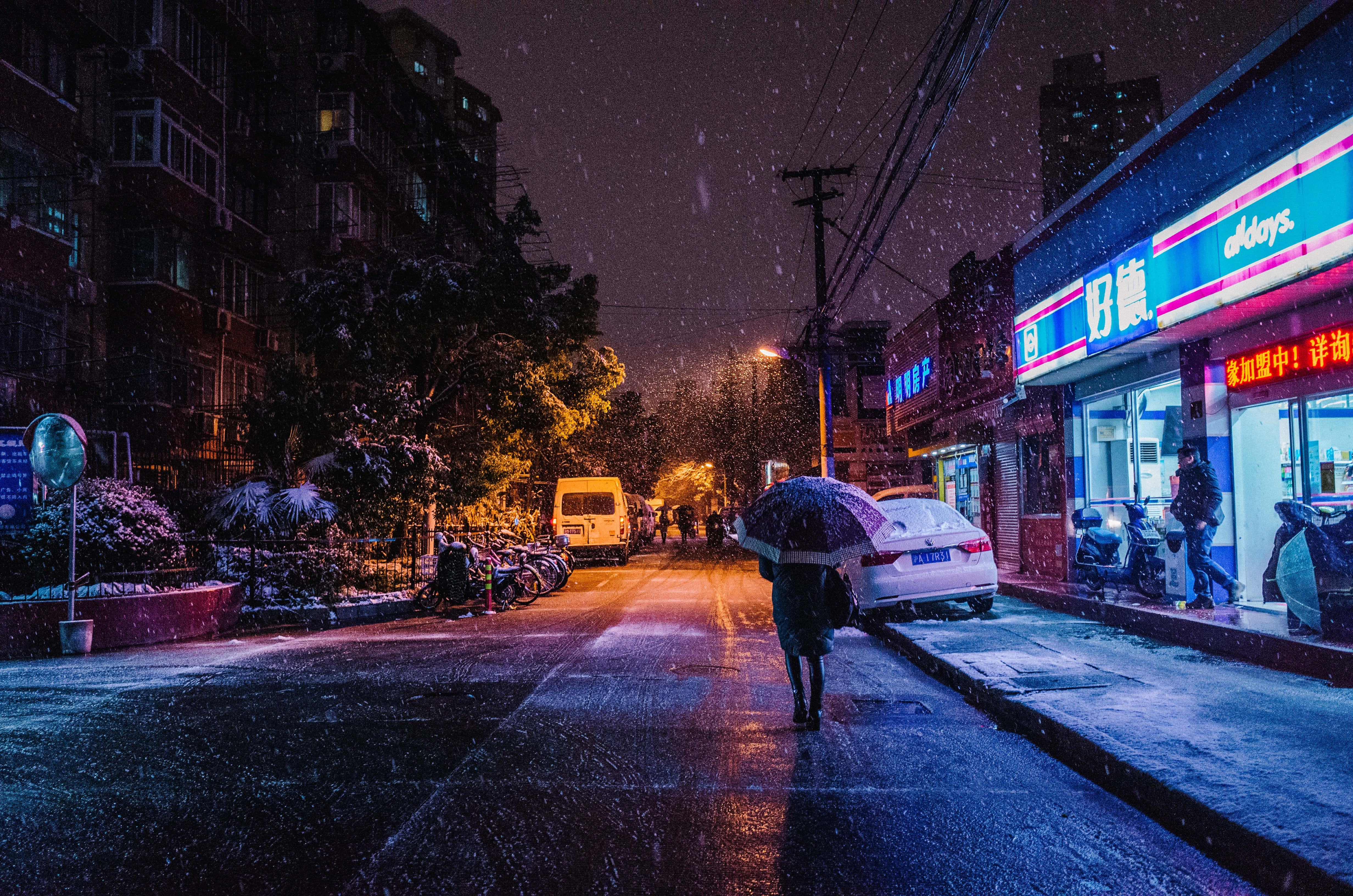 Night Street, snowy urban street, glowing neon signs, 4K Desktop Wallpaper